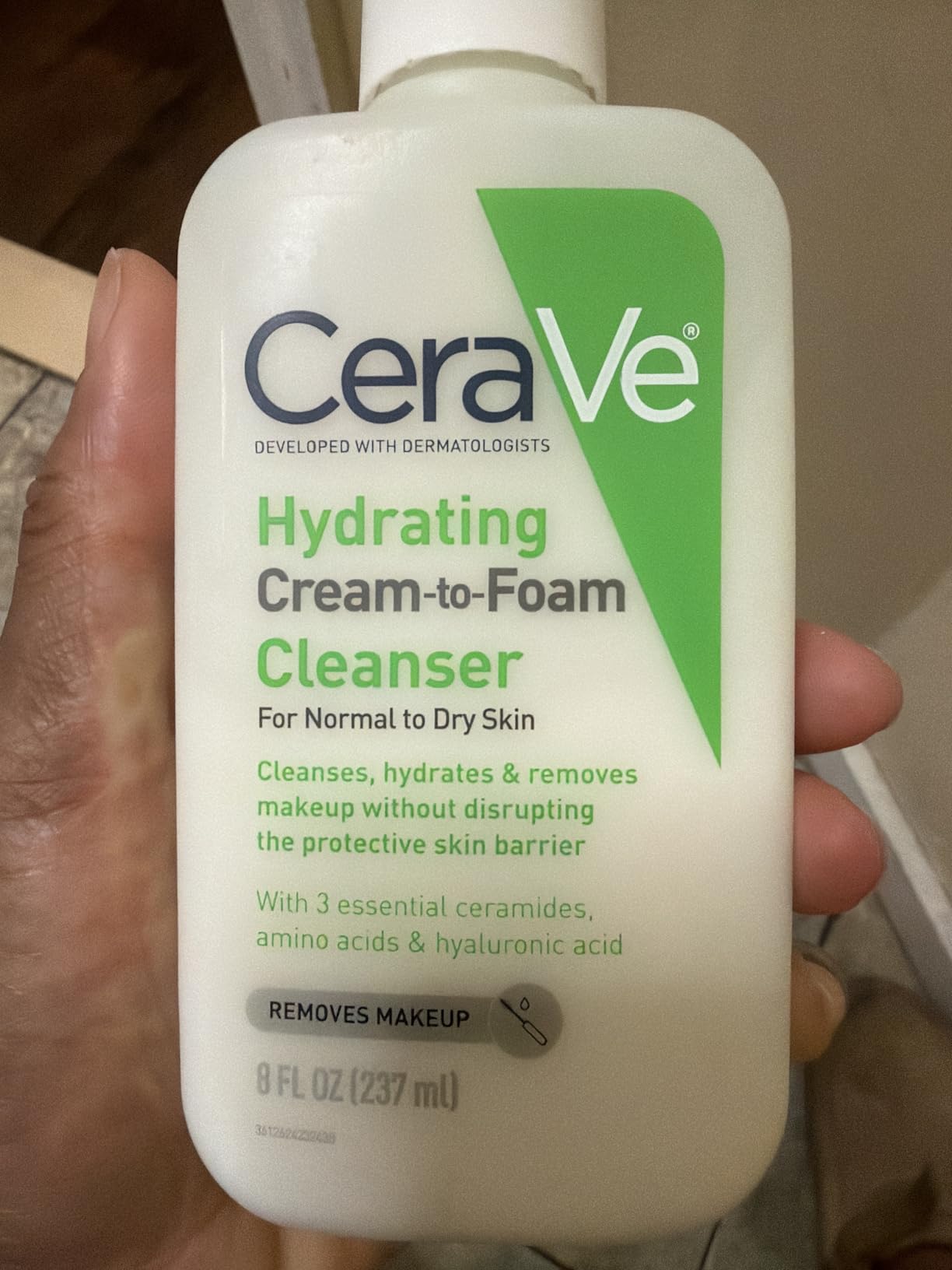CeraVe Hydrating Cream To Foam Cleanser, Makeup Remover Face Wash For Dry Skin, Foaming Facial Cleanser With Hyaluronic Acid, Normal To Dry Skin, Fragrance Free & Non Comedogenic, 19 Fluid Ounce customer photo 1