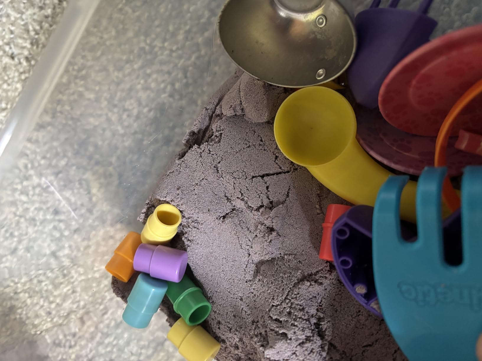 Kinetic Sand Scents, Ice Cream Treats Playset with 3 Colors Scented Play Sand & 6 Tools customer photo 1