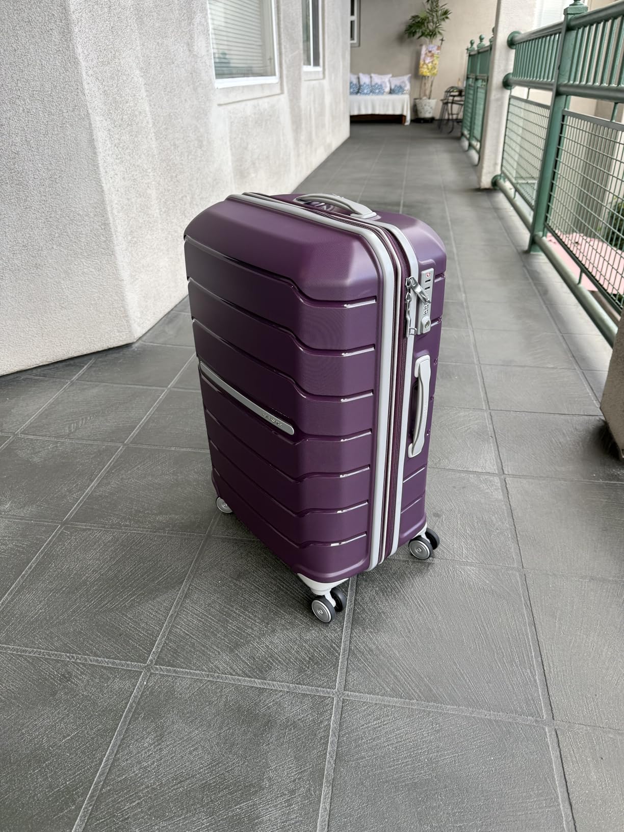 Freeform Large Checked Luggage with Dual 360 Spinner Wheels, TSA Lock, Lightweight Durable Polypropylene Expandable Hardshell, Light Grey customer photo 2