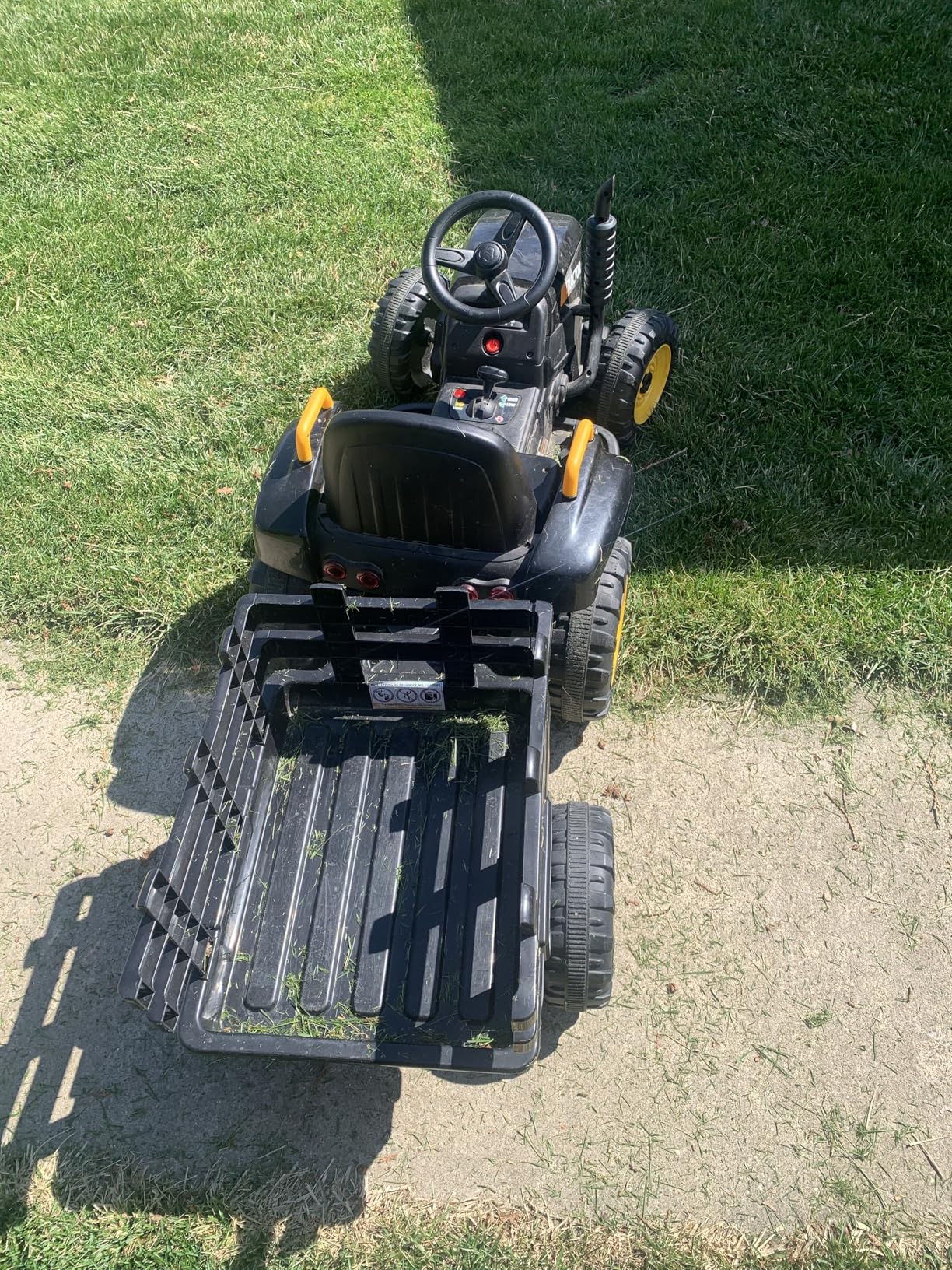 TOBBI Kids Electric Ride On Toy Tractor, Toddlers 12V Battery-Powered Car to Drive, 35W Dual Motor 6-Wheels Trailer Vehicle with 3-Speeds/LED & Horn Functions for Children Aged 3-8-Dark Green customer photo 1