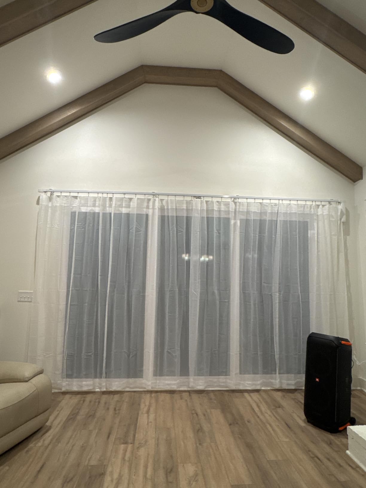 Quoya QL600 Motorized Smart Electric Curtain Track with Remote - Hidden Brackets, Automatic Curtain Opener, Works with Alexa, Google Home & Siri - App & Voice Control - up to 16.4 ft / 196 in customer photo 1