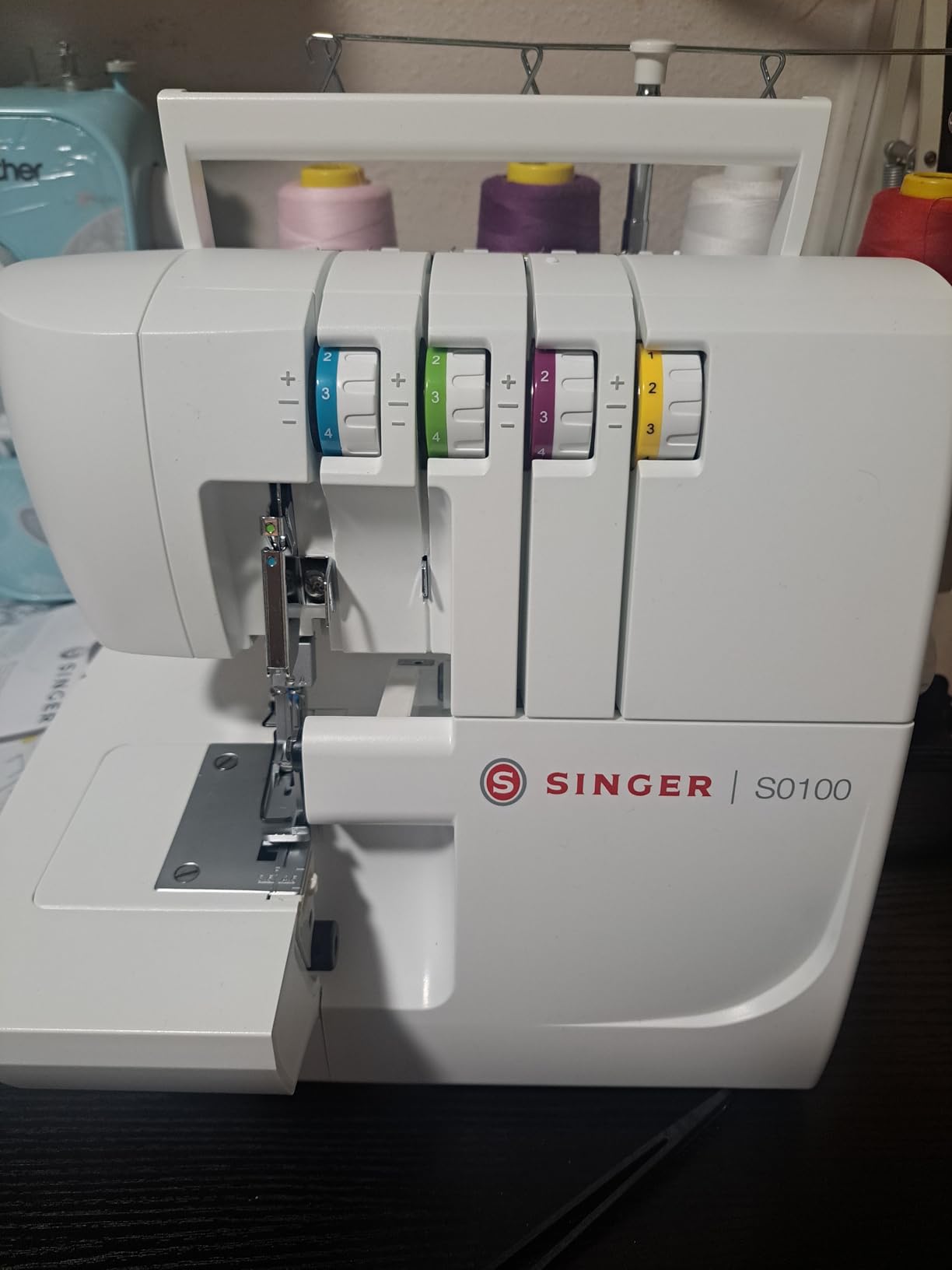 SINGER S0100 Metal Frame Serger with Accessory Kit | Overlock Machine with 6 Built-in Stitches, 2-3-4 Thread Capability, Adjustable Tension & Stitch Length customer photo 1