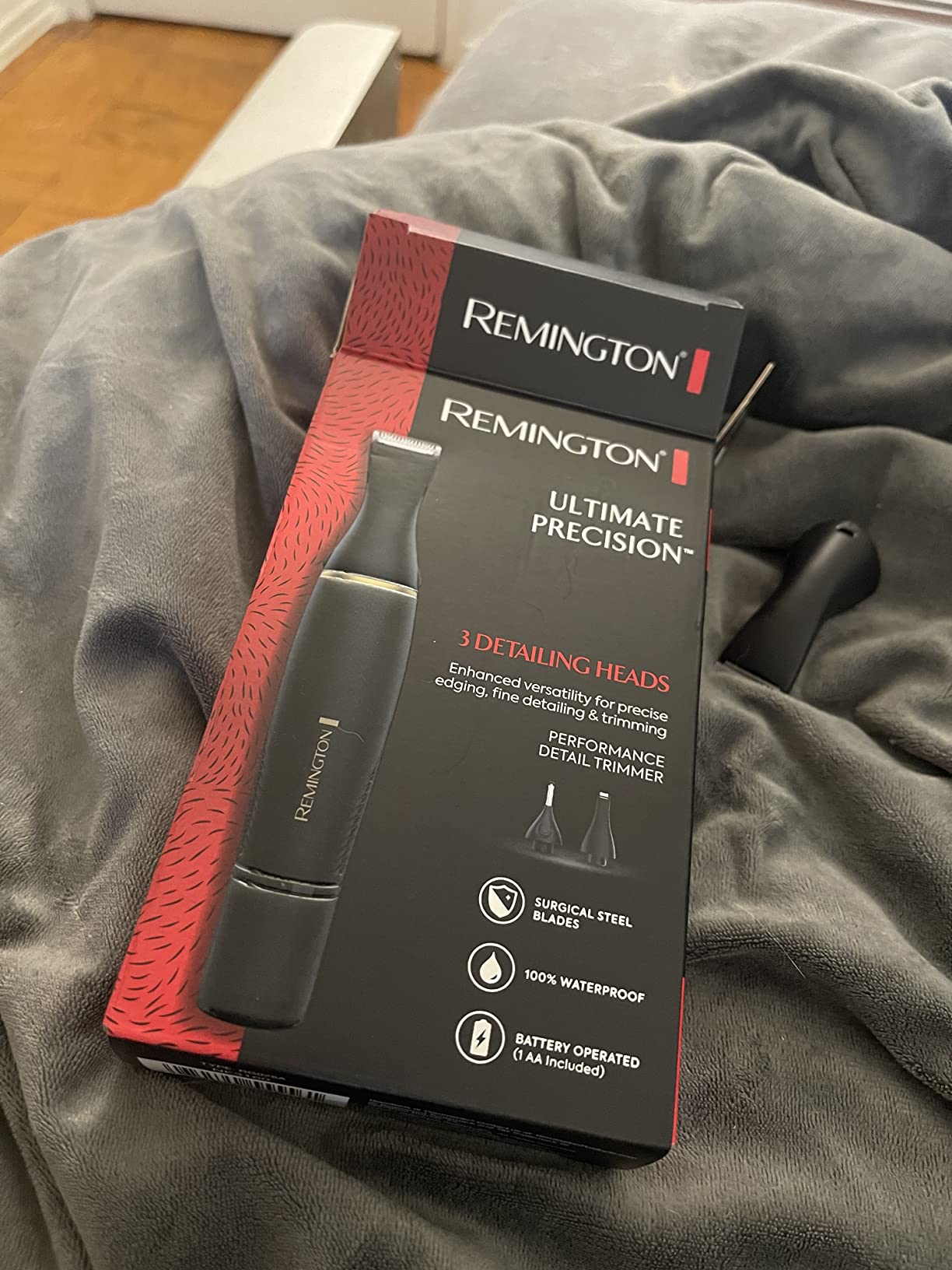 Remington Ultimate Precision Detail Trimmer Black NE3160, Black/Gold, 1 Count customer photo 1