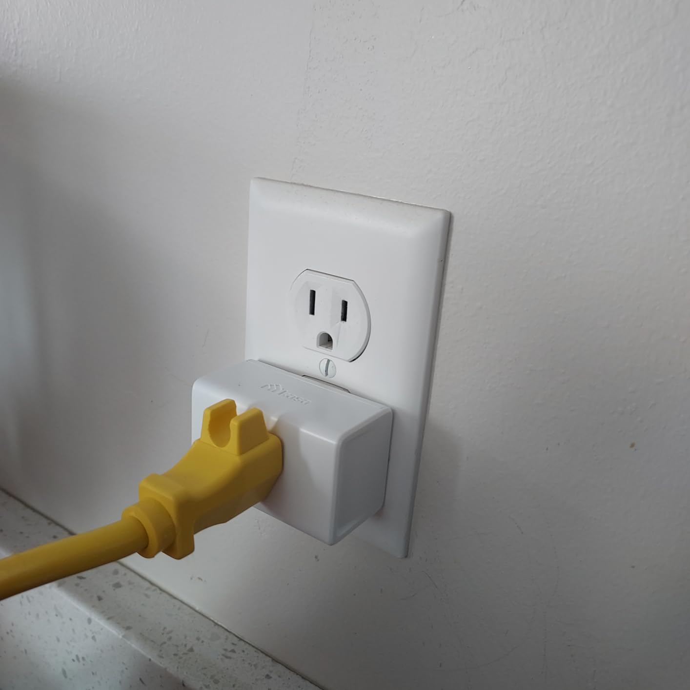 Kasa Smart Plug Ultra Mini 15A, Smart Home Wi-Fi Outlet Works with Alexa, Google Home, No Hub Required, UL Certified, 2.4G WiFi Only, 1-Pack (EP10), White customer photo 1