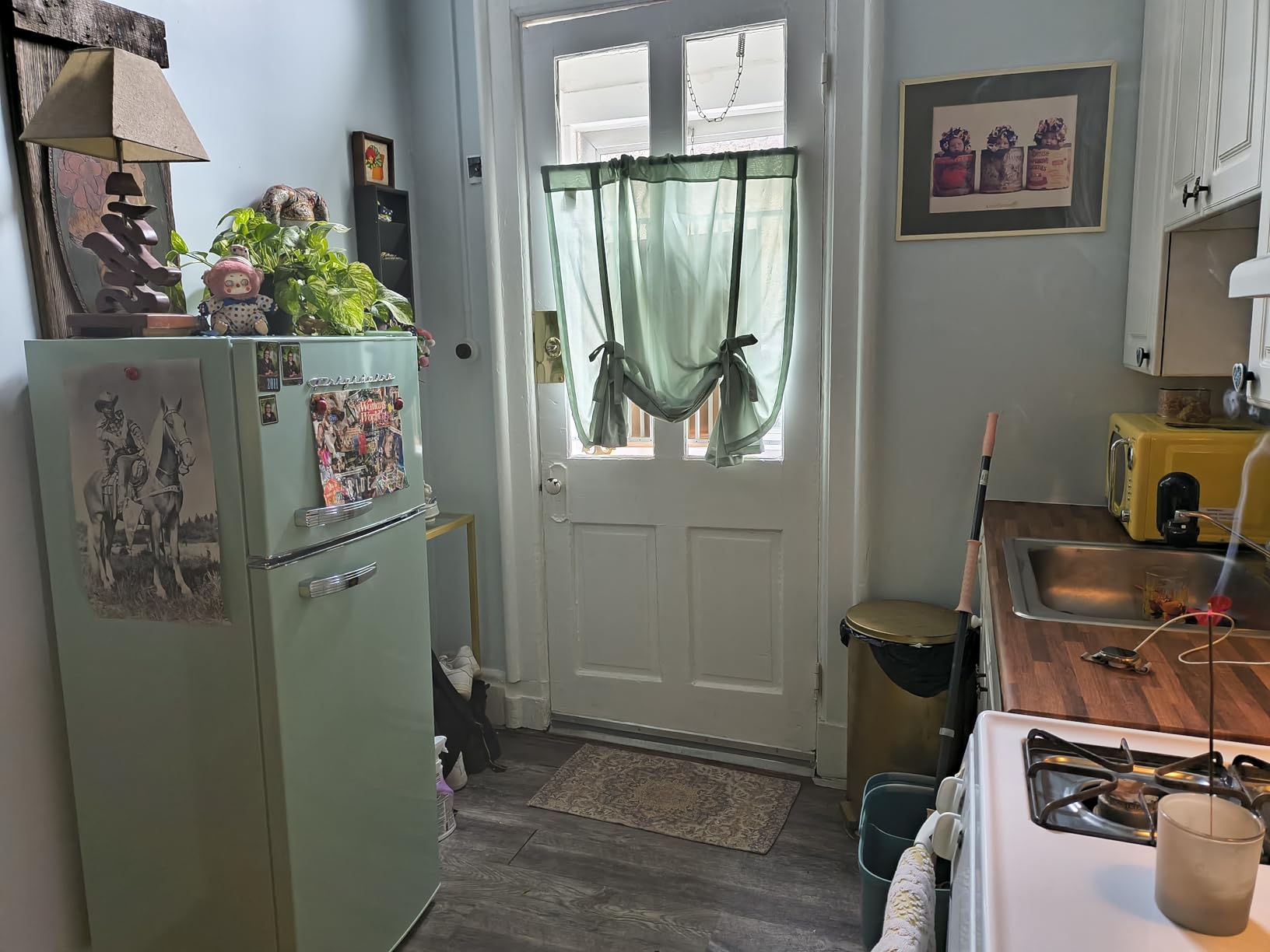 Frigidaire EFR753 Retro Apartment Size Refrigerator with Top Freezer - 2 Door Fridge with 7.5 Cu Ft of Storage Capacity, Adjustable Spill-Proof Shelves, Door & Crisper Bins, Mint customer photo 2