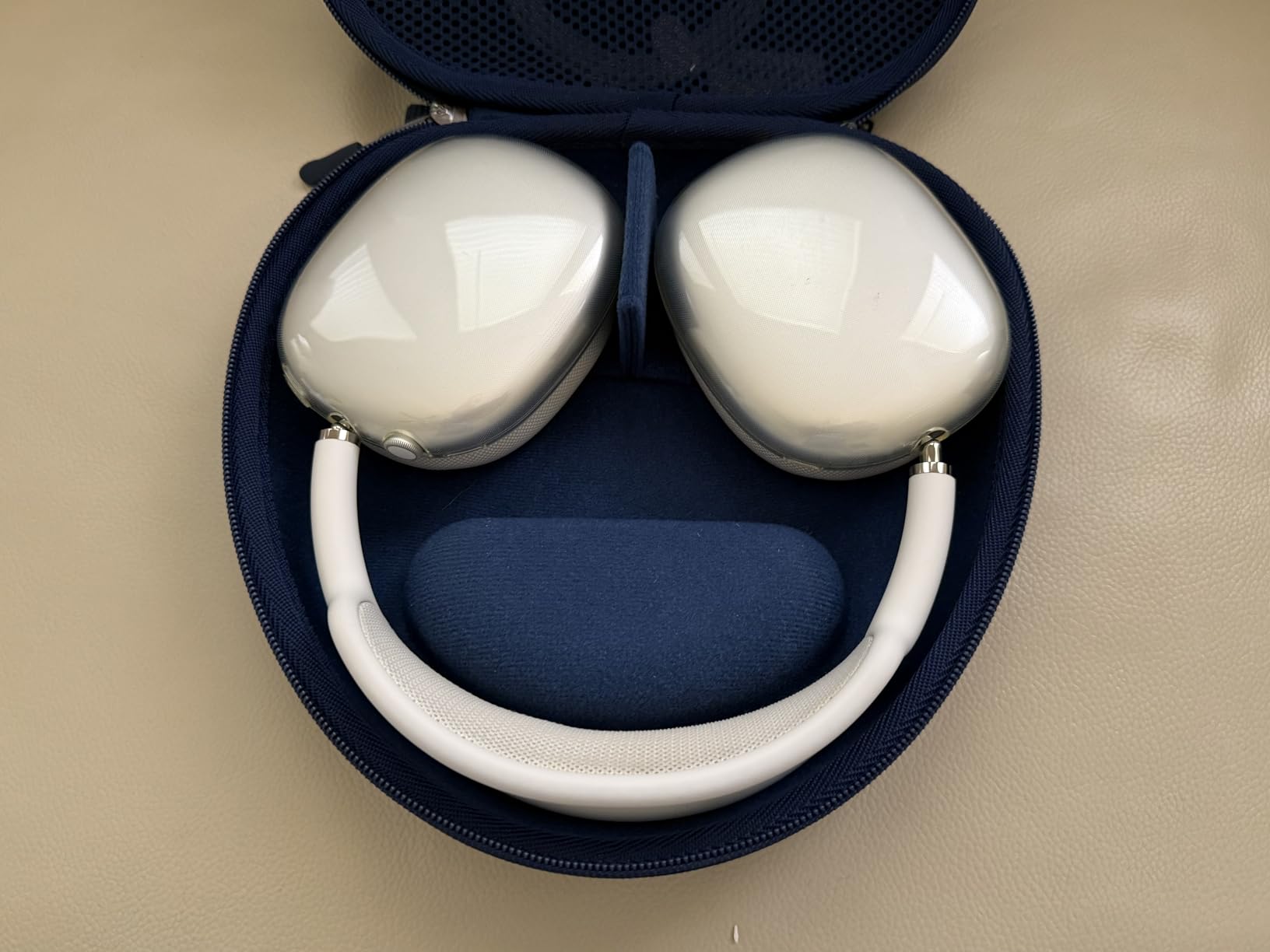 Fintie Hard Case for AirPods Max 2 (2026) and AirPods Max 1 (2024/2020) Headphone, Shockproof Protective Travel Carrying Storage Bag with Auto Wake/Sleep for AirPods Max 2 & 1 (Black) customer photo 2