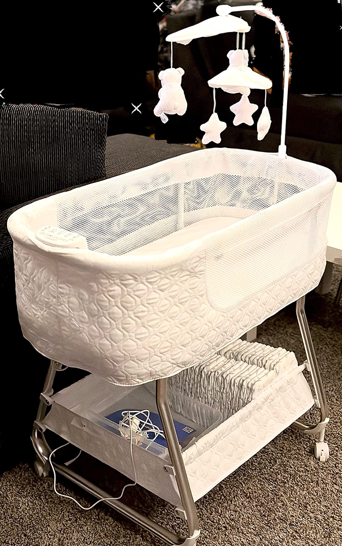 Delta Children SmartSleep Auto Glide Bassinet with Bluetooth, Alloy customer photo 1