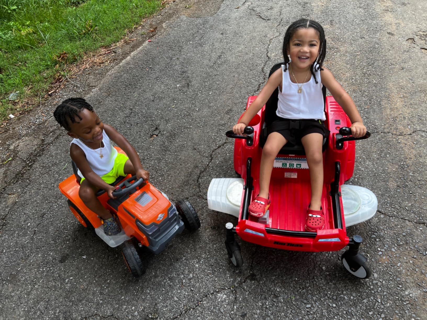 Kid Trax 6V Mow and Go Ride On Lawn Mower - Electric Cars for Kids, Toddler Outdoor Toys, Toddler Car, Kids Ride On Toys, Easy Drive, Durable, Ages 18-30 Months, Max Weight 44 lbs. 1.5 MPH customer photo 1