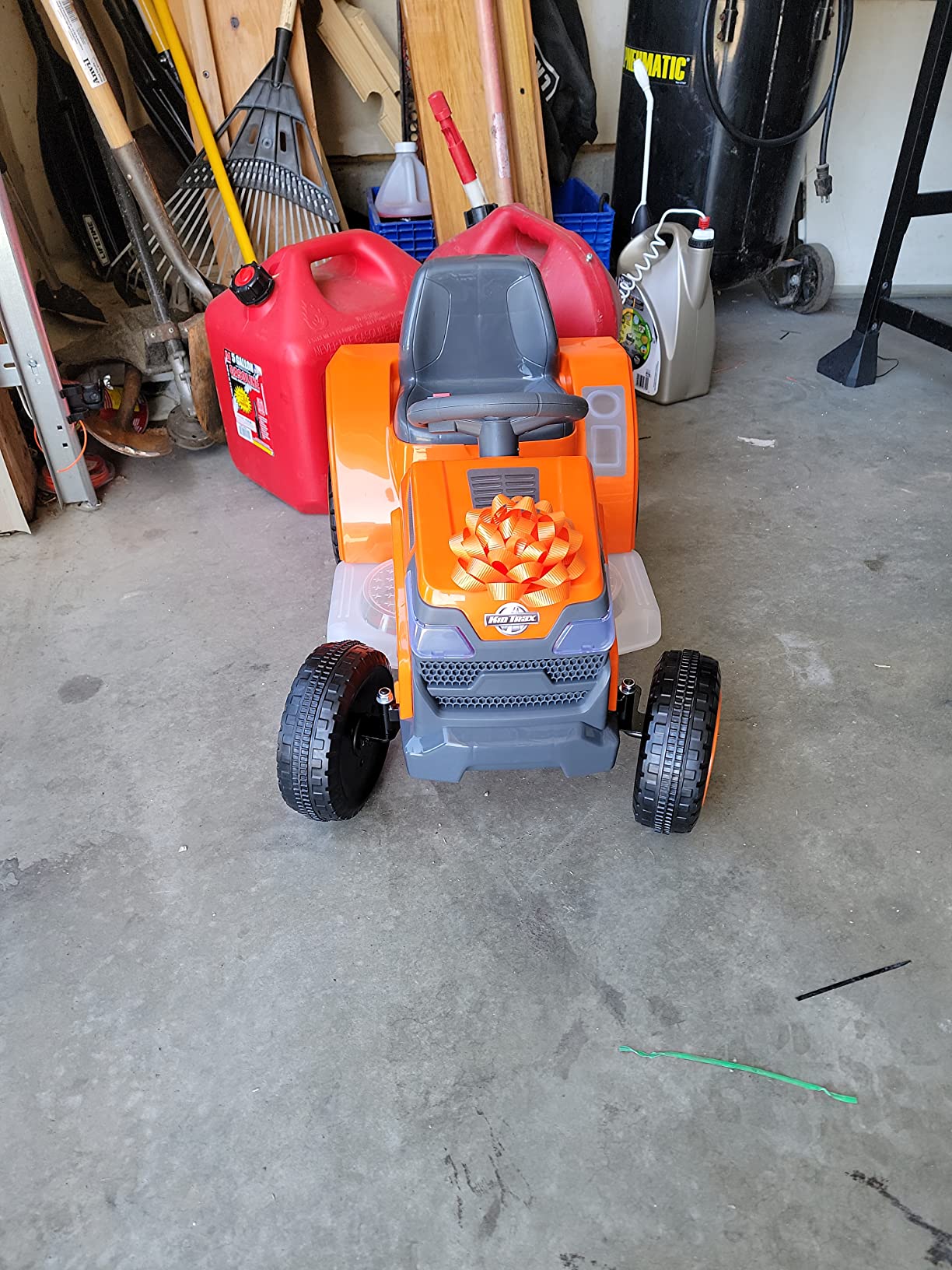 Kid Trax 6V Mow and Go Ride On Lawn Mower - Electric Cars for Kids, Toddler Outdoor Toys, Toddler Car, Kids Ride On Toys, Easy Drive, Durable, Ages 18-30 Months, Max Weight 44 lbs. 1.5 MPH customer photo 2