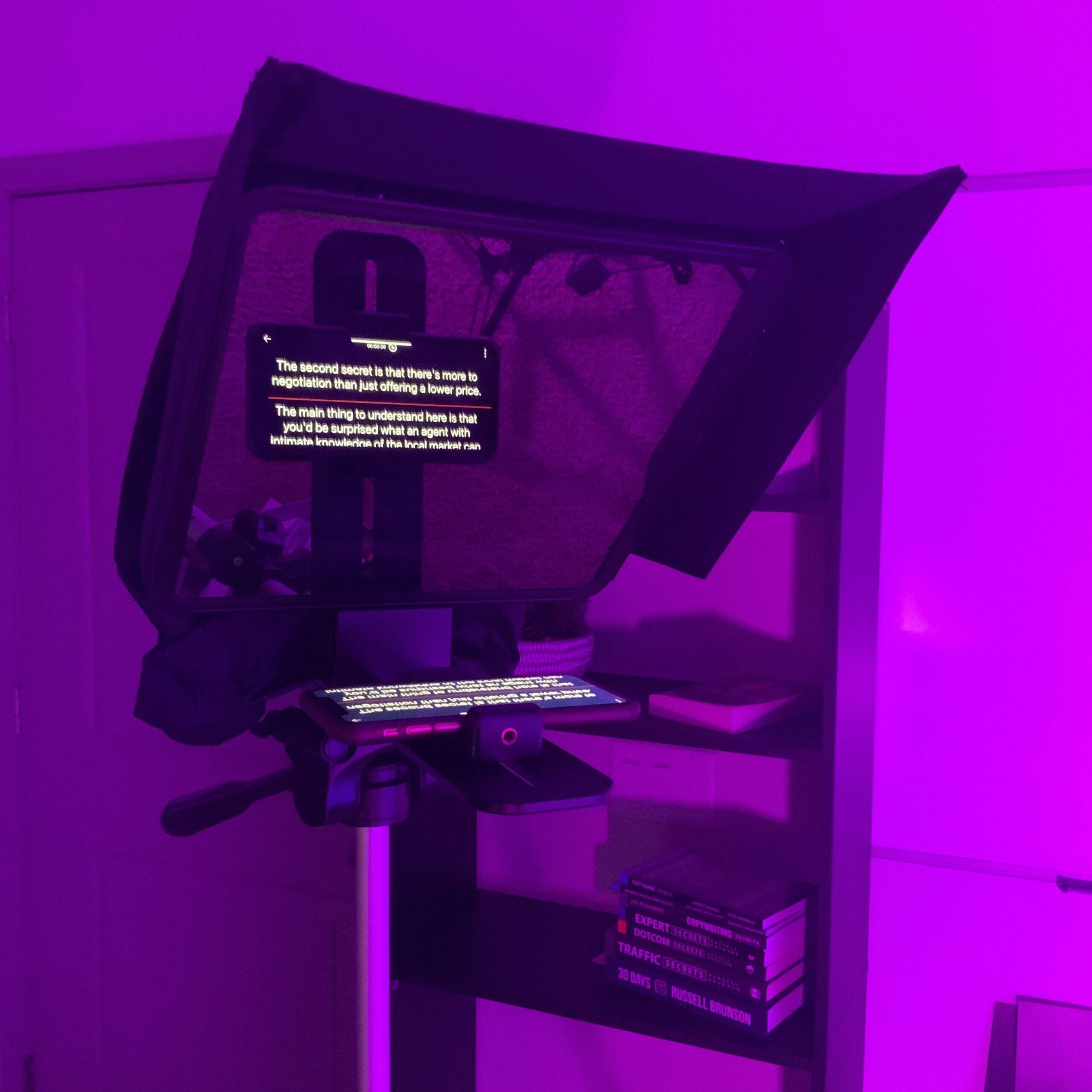 GVM Teleprompters for Digital Cameras/camcorders Portable 18.5'' Teleprompter Kit with Remote Control & App,Solid Aluminum Constructions,Colorless Spectroscope,Ultra HD Wide-Angle Lens customer photo 2