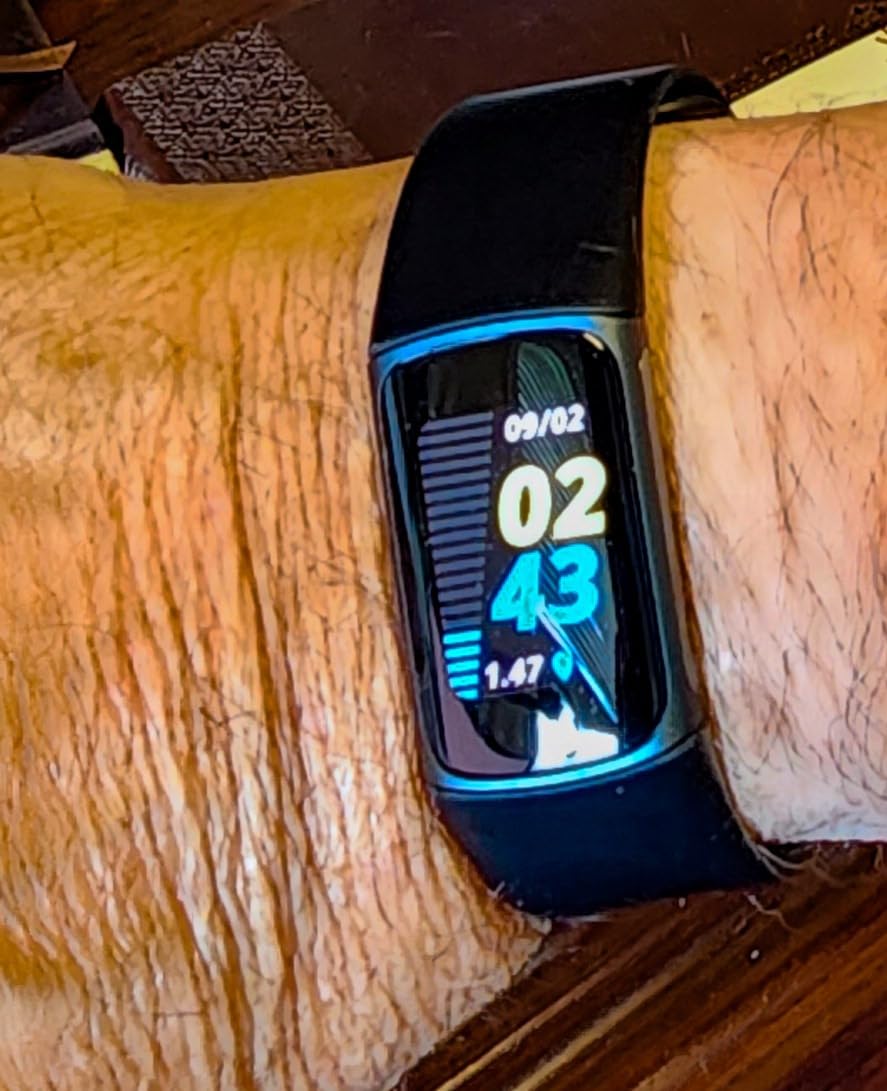 Charge 5 Advanced Health & Fitness Tracker with Built-in GPS, Stress Management Tools, Sleep Tracking, 24/7 Heart Rate and More, Black/Graphite customer photo 1