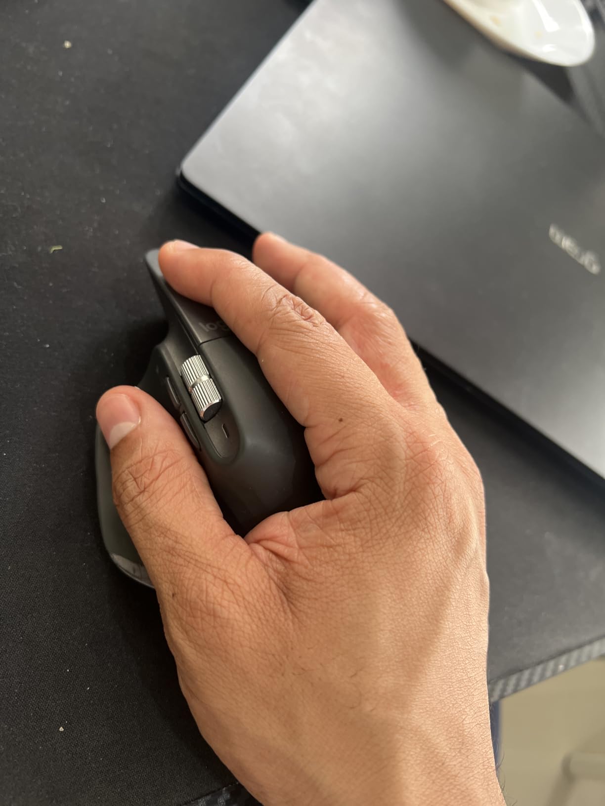 MX Master 3S Wireless Mouse Standard Edition with Logi Bolt USB Receiver, Ultra-Fast Scrolling, Ergo, 8K DPI, Track on Glass, Quiet Clicks, USB-C, Bluetooth, Windows, Linux, Chrome - Graphite customer photo 1