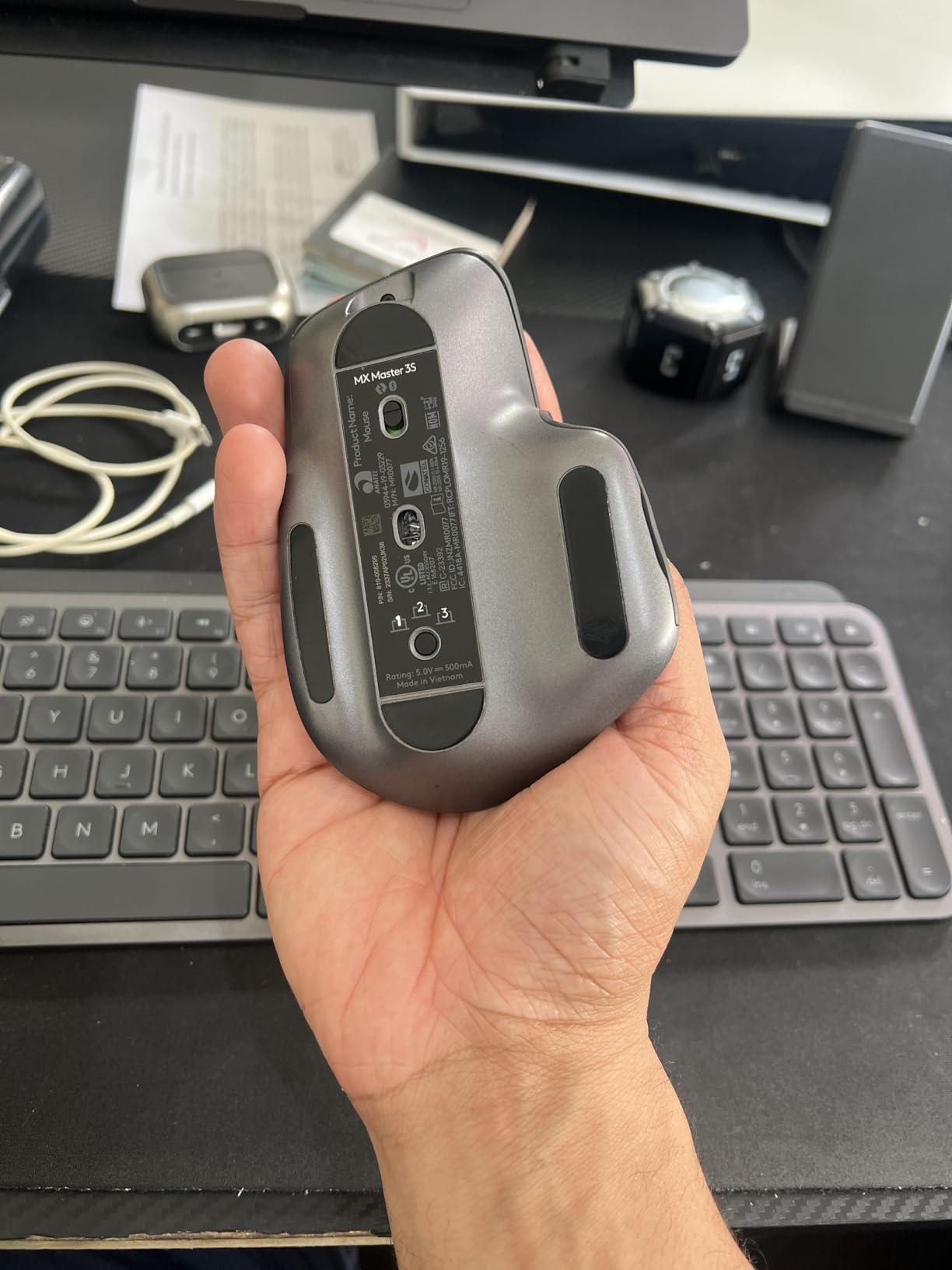 MX Master 3S Wireless Mouse Standard Edition with Logi Bolt USB Receiver, Ultra-Fast Scrolling, Ergo, 8K DPI, Track on Glass, Quiet Clicks, USB-C, Bluetooth, Windows, Linux, Chrome - Graphite customer photo 2