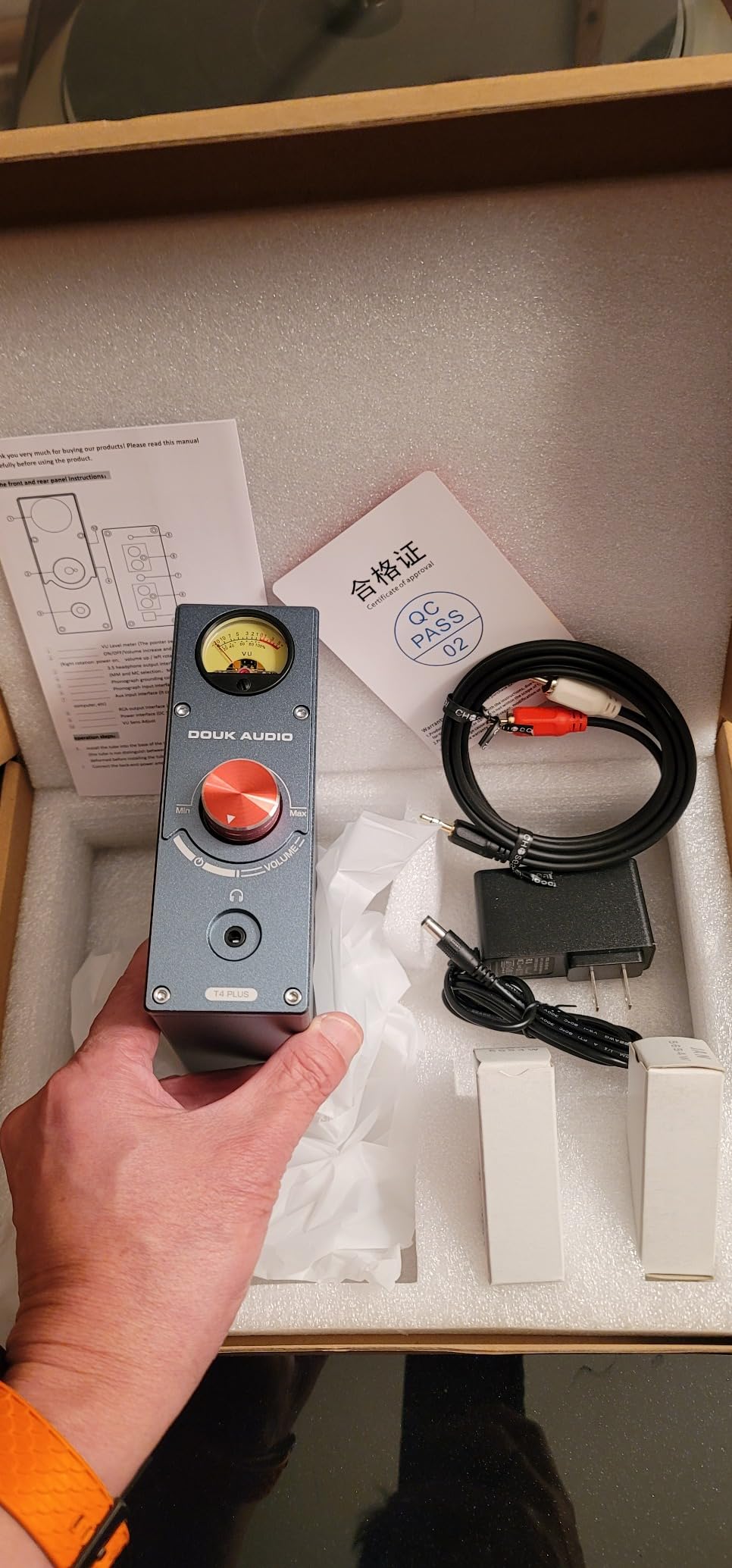 Douk Audio Tube Phono Preamp: HiFi MM/MC Turntable Preamplifier with Headphone Amp and VU Meter (T4 Plus) customer photo 1