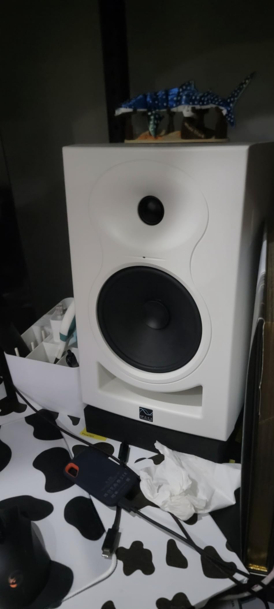 Kali Audio LP-6 V2 6.5-inch Powered Studio Monitor - White customer photo 2