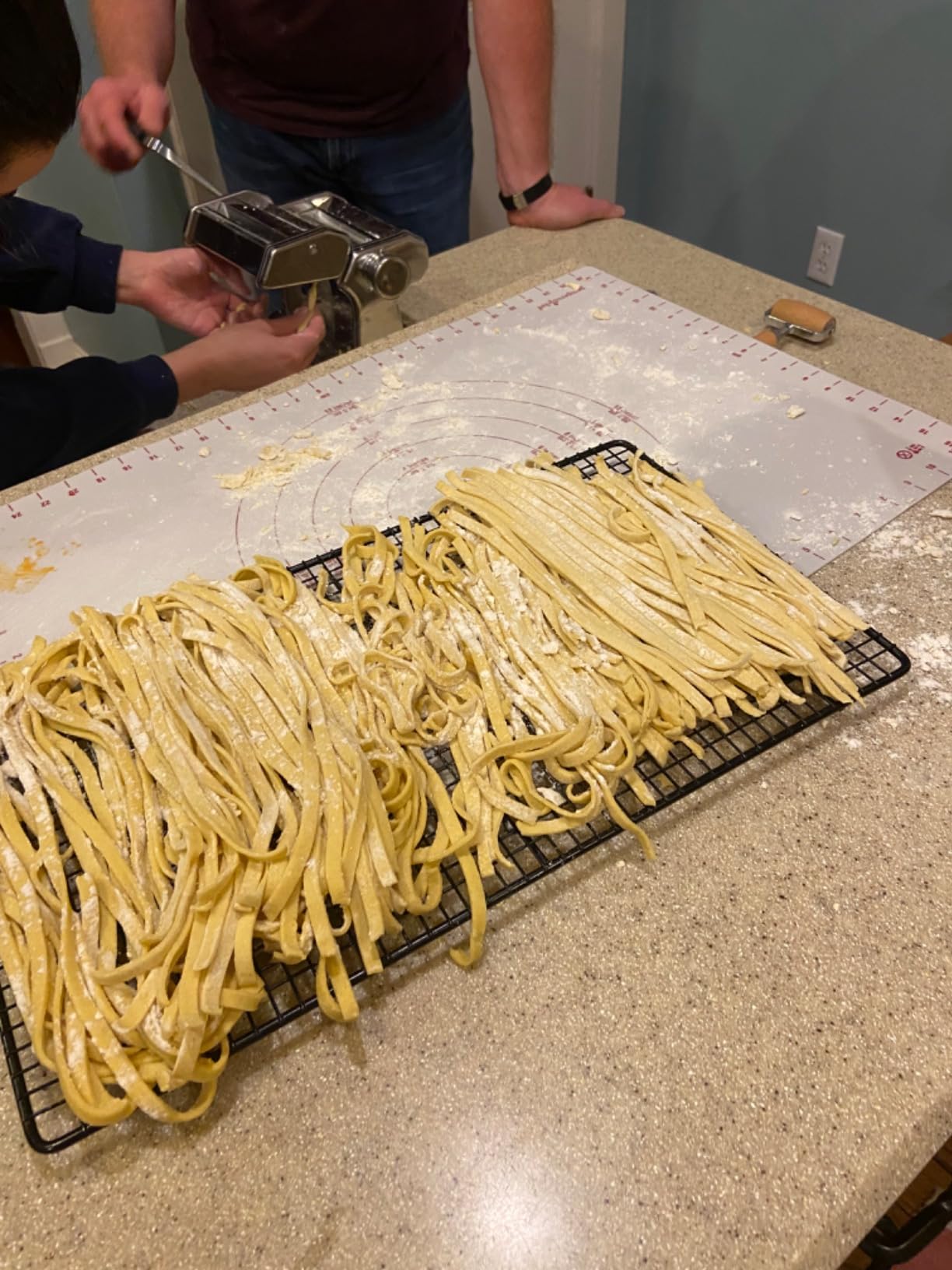MZTOGR Pasta Maker Machine with 9 Adjustable Thickness Settings, 2 in 1 Noodle Maker Includes Pasta Cutter, Ravioli Maker Attachment & Pasta Drying Rack customer photo 2