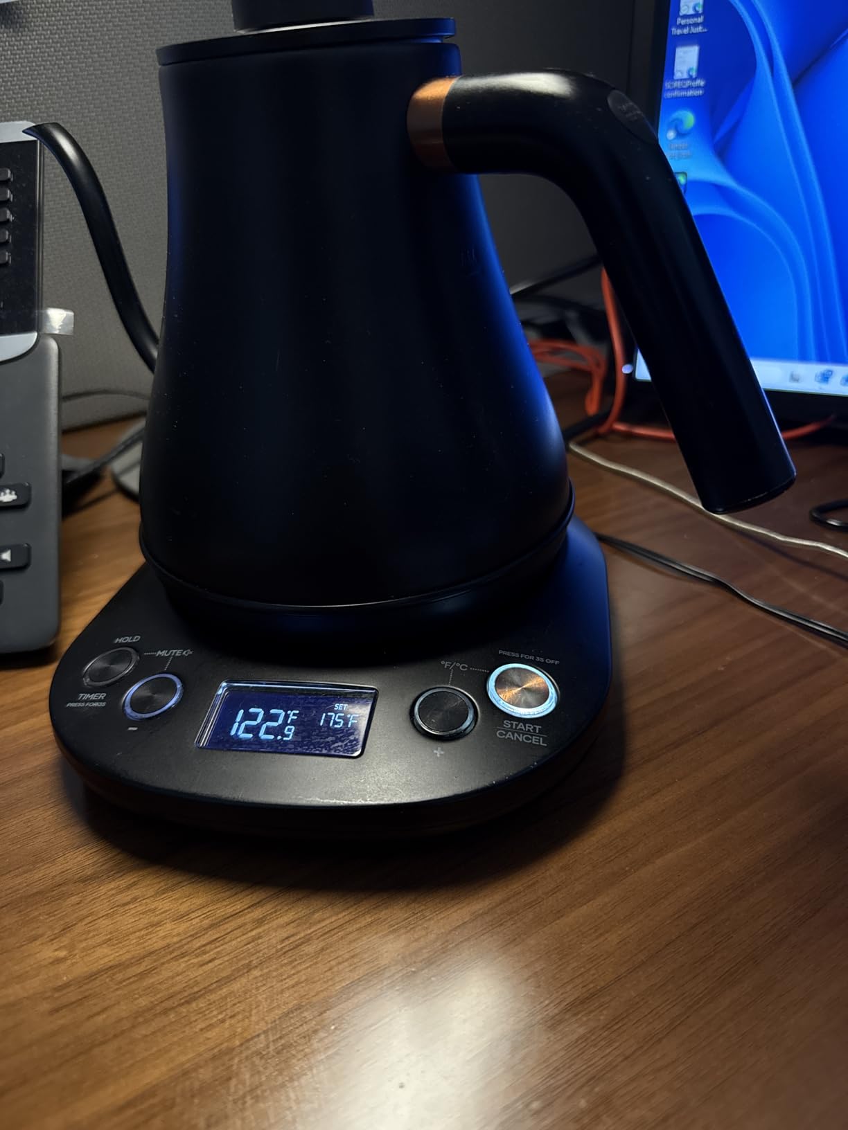 Mecity Electric Kettle Gooseneck Pour Over Kettle +/-1F Temperature Control Quick Heating Water Boiler for Coffee & Tea & Formula Auto Shut Off Tea Kettle 1200 Watt, 0.8L, Matt Black, Barista Edition customer photo 2
