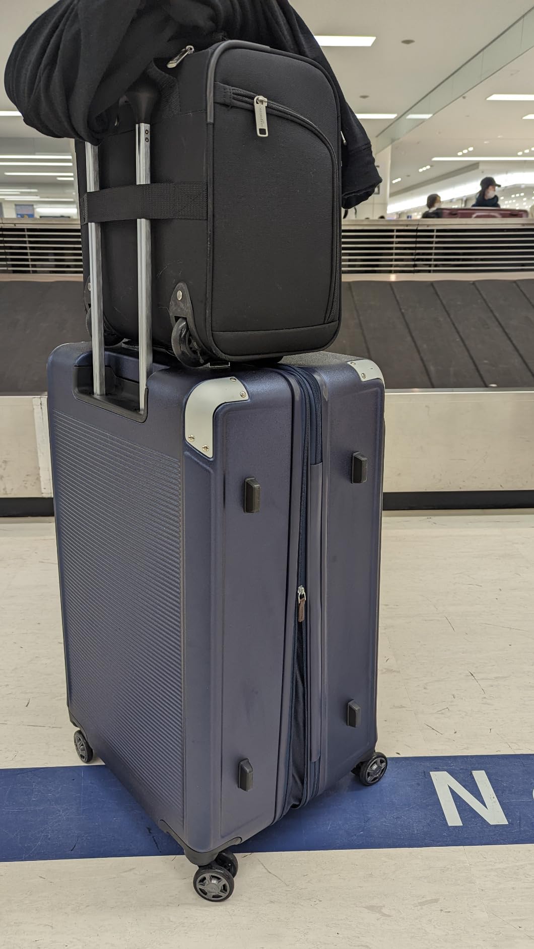Platinum Elite Hardside Expandable Checked Luggage, 8 Wheel Spinner, TSA Lock, Hard Shell Polycarbonate Suitcase, Vintage Grey, Checked Large 28-Inch customer photo 1