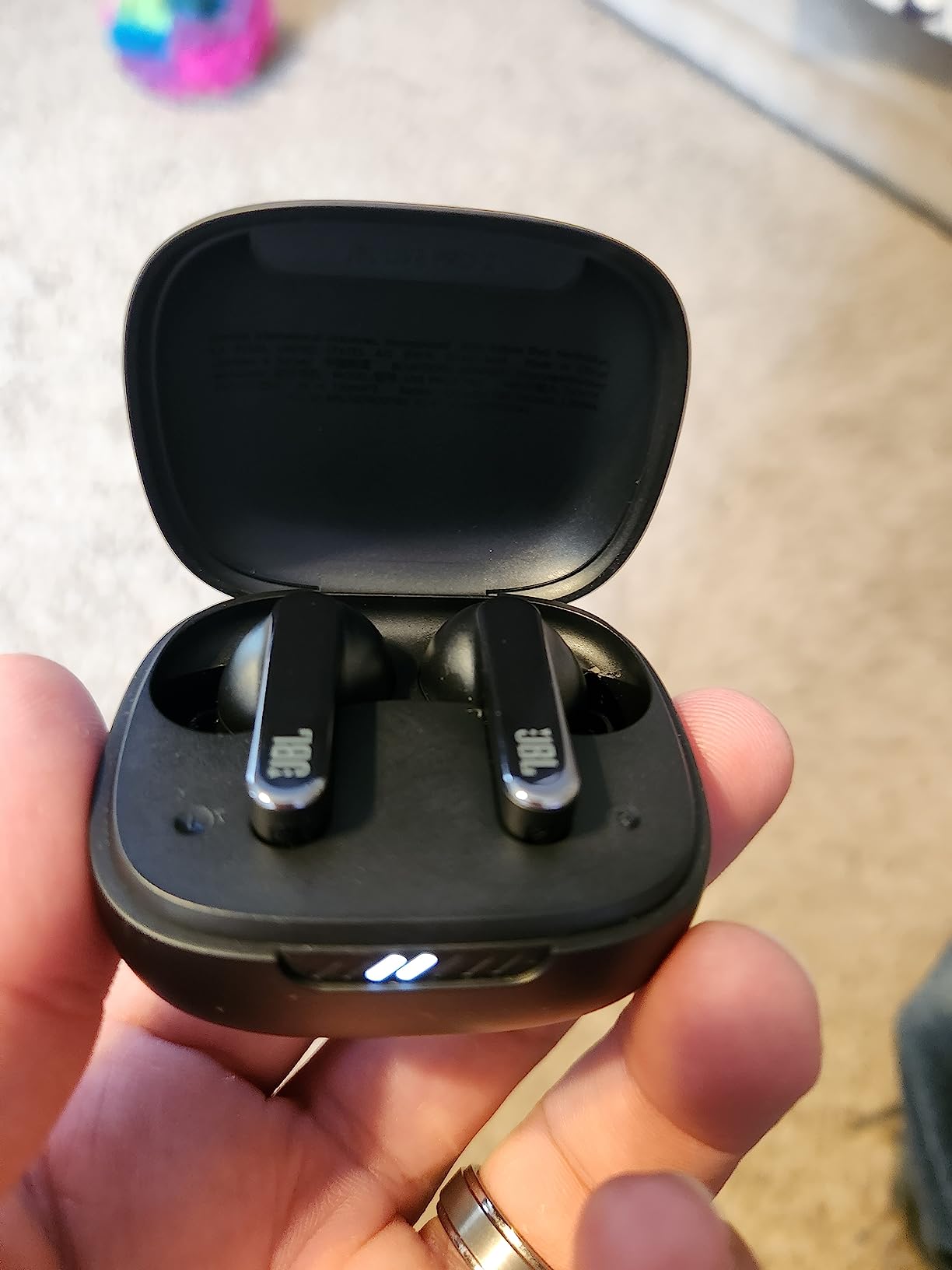 JBL Live Pro 2 - True Wireless Noise Cancelling Earbuds, up to 40 Hours of Playback with Wireless Charging, 6 mics for Perfect Calls, Touch & Voice Control, IPX5 Water Resistant (Silver) customer photo 1