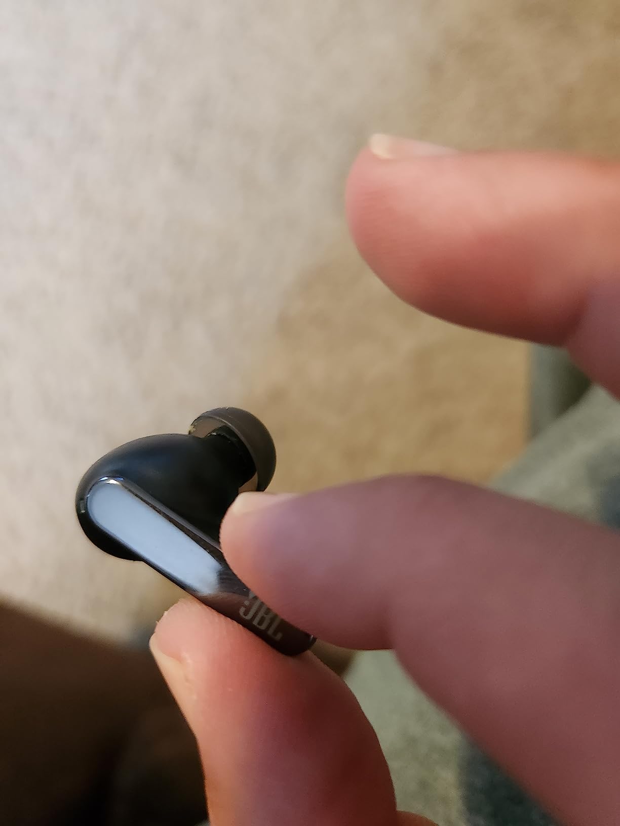 JBL Live Pro 2 - True Wireless Noise Cancelling Earbuds, up to 40 Hours of Playback with Wireless Charging, 6 mics for Perfect Calls, Touch & Voice Control, IPX5 Water Resistant (Silver) customer photo 2