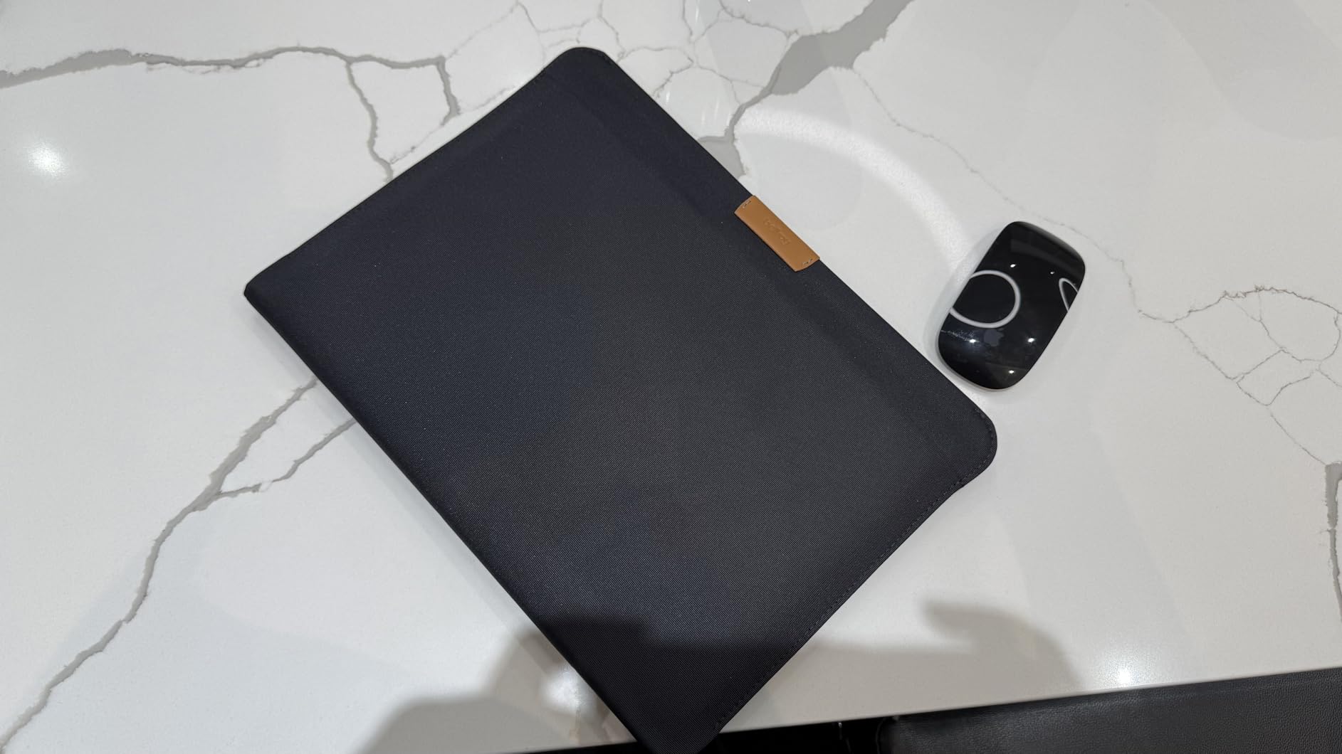 Bellroy Laptop Sleeve (Fits 14 Inch Laptop or MacBook, Slim Protective Case with Magnetic Closure) - Black customer photo 2