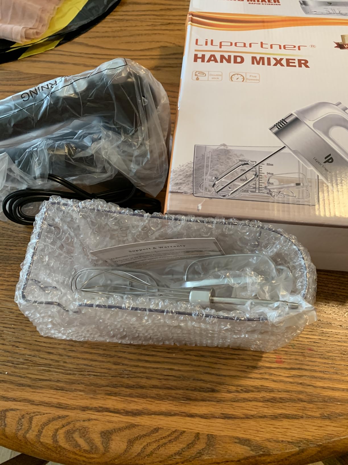 Hand Mixer Electric, 450W Kitchen Mixers with Scale Cup Storage Case, Turbo Boost/Self-Control Speed + 5 Speed + Eject Button + 5 Stainless Steel Accessories, For Easy Whipping Dough, Cream, Black customer photo 1
