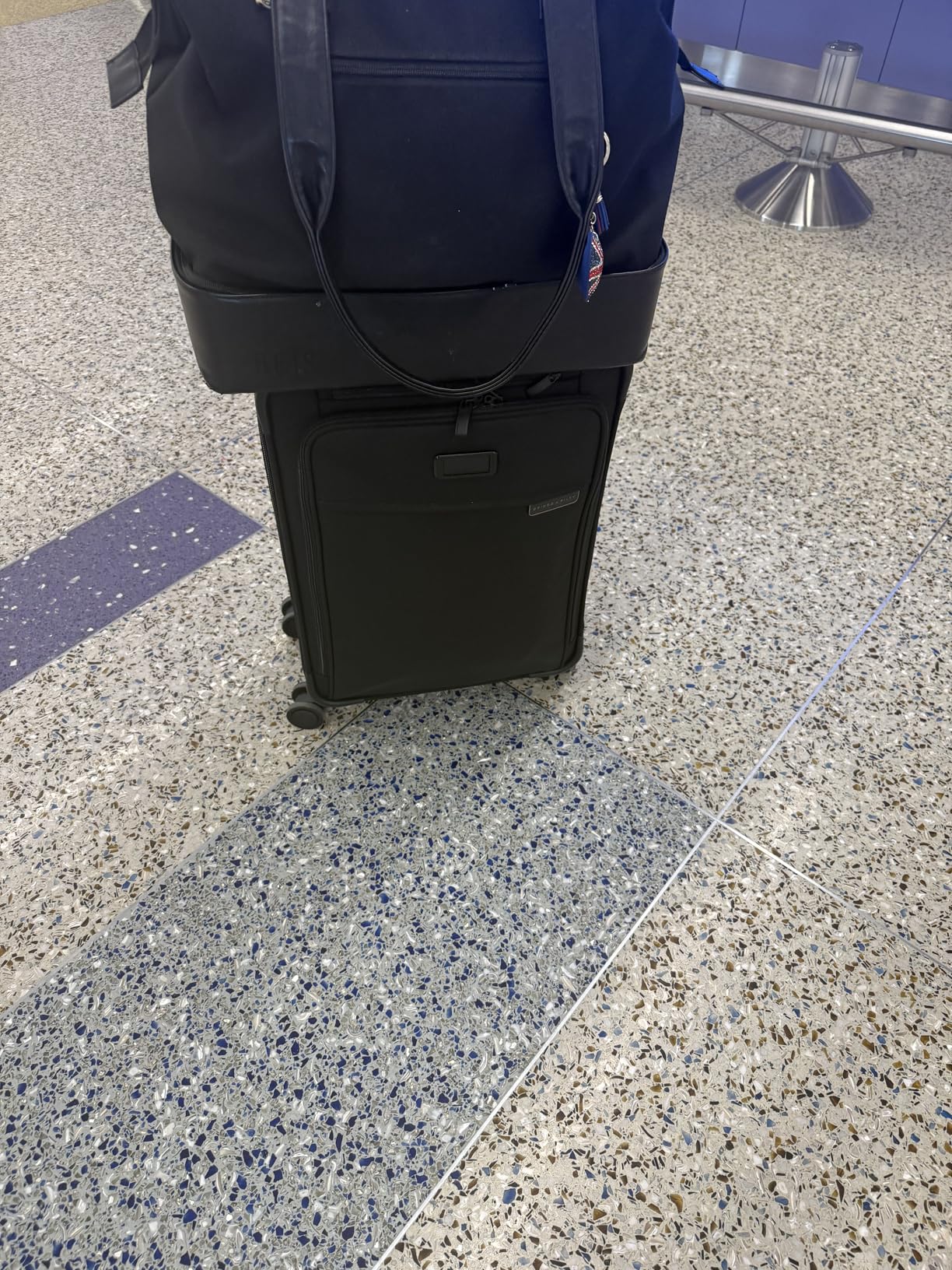 Briggs & Riley Baseline Cabin Spinner - Carry On Luggage for Travel, Suitcases with Wheels, Softside Rolling Bag for Men & Women, Fits Under Plane Seat, Interlocking Handle - Baseline Collection, Black customer photo 2