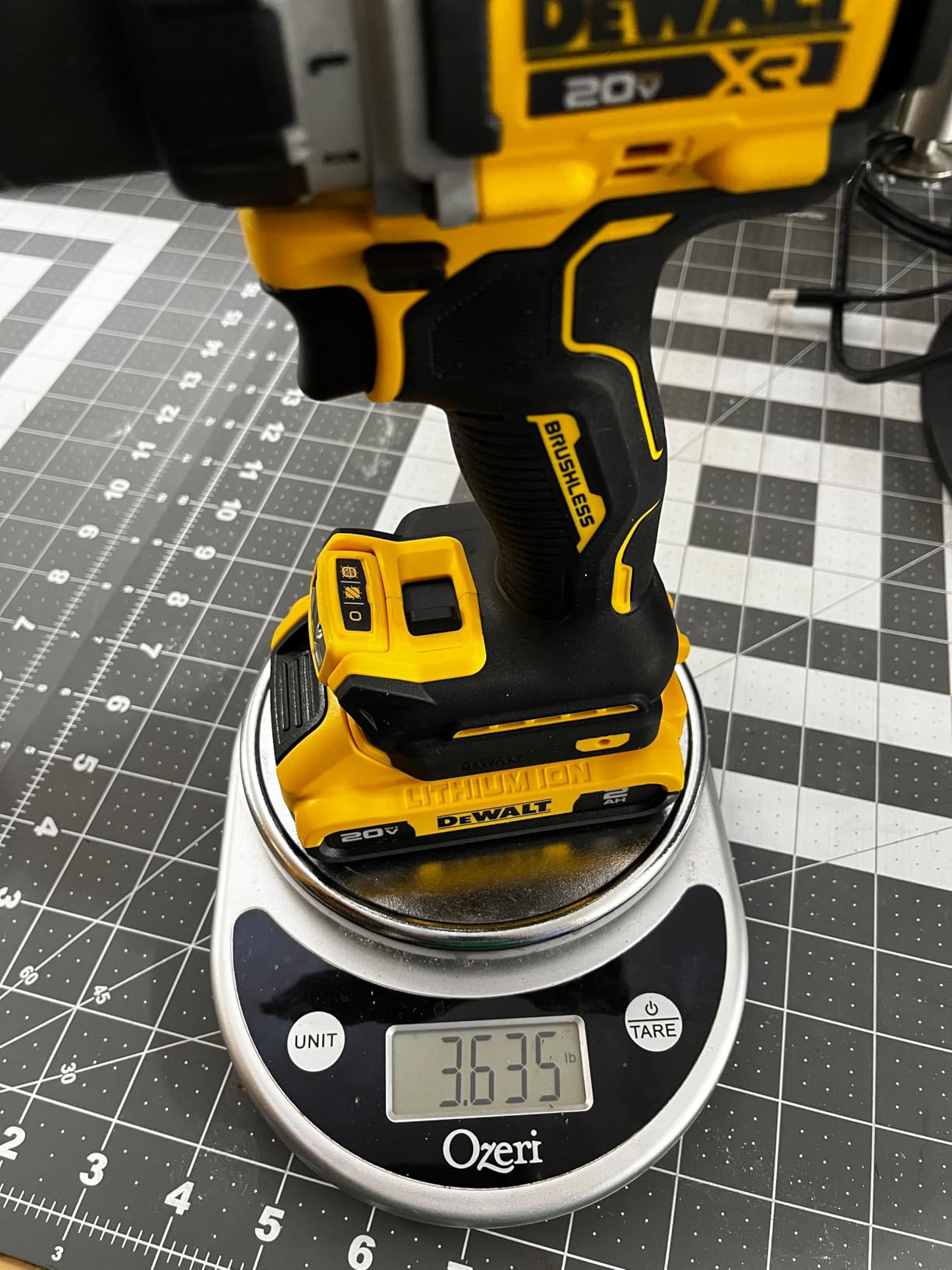 DEWALT 20V MAX XR Cordless Drill/Driver Kit, Brushless, Compact, with 2 Batteries and Charger (DCD800D2) customer photo 1