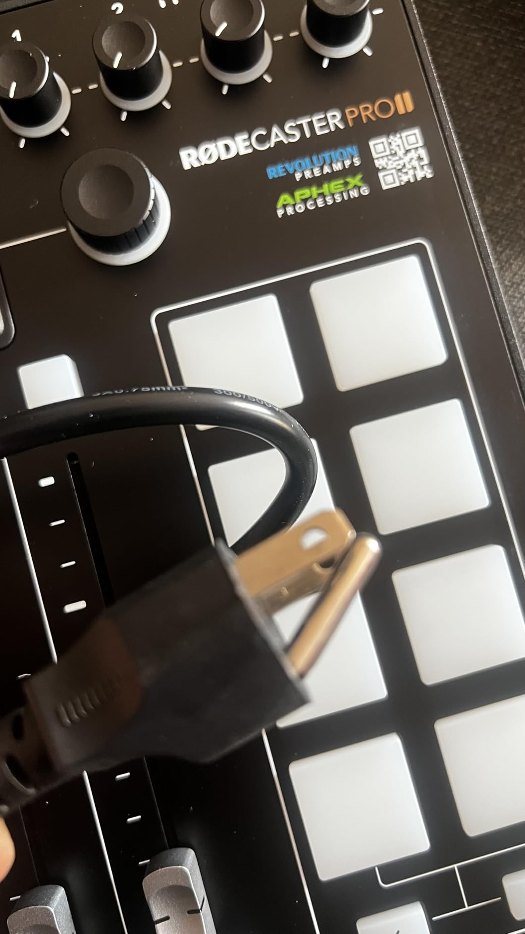 RØDE RØDECaster Pro II All-in-One Production Solution for Podcasting, Streaming, Music Production and Content Creation,Black customer photo 1