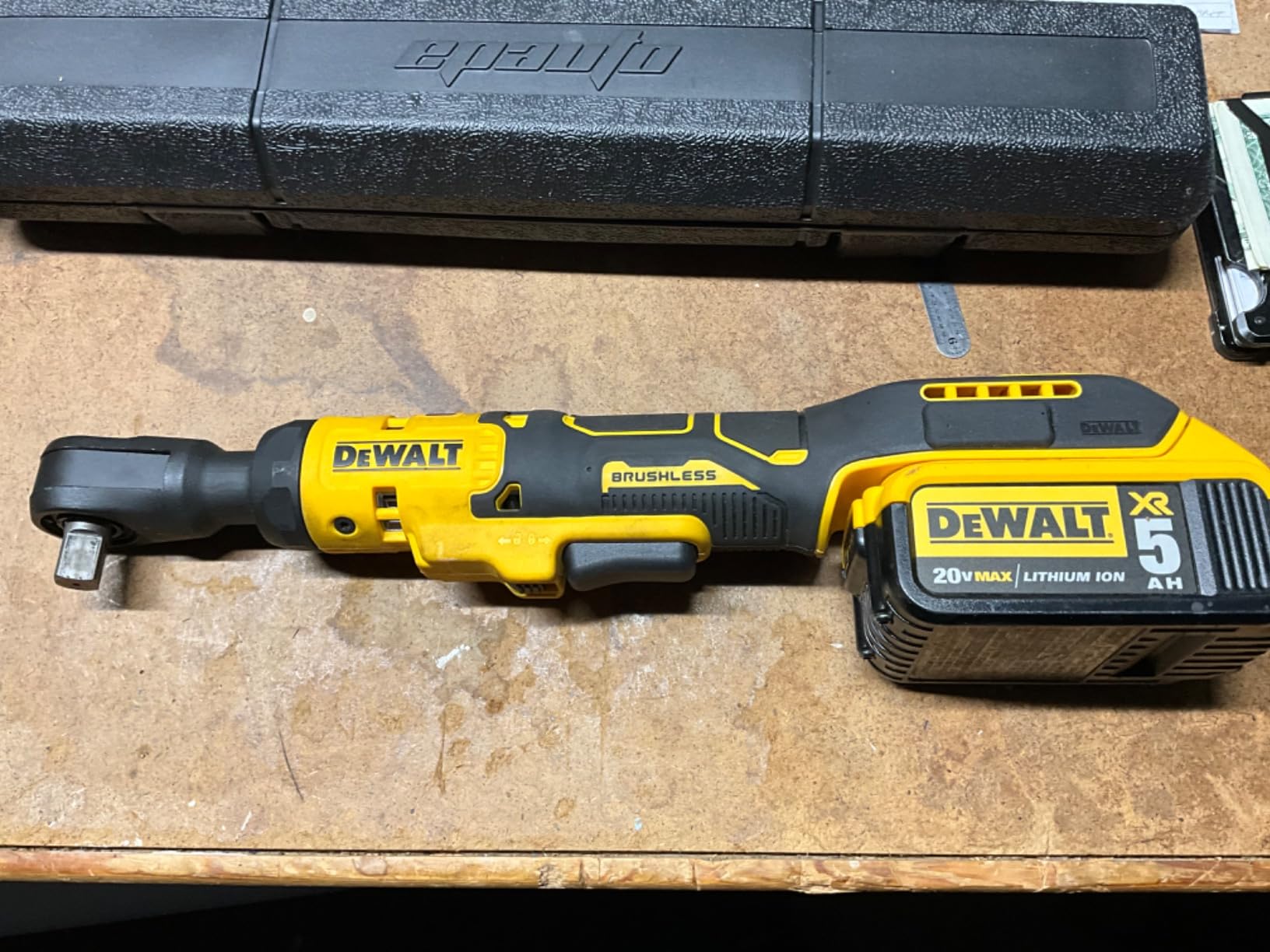 DEWALT ATOMIC 20V MAX Brushless Cordless Ratchet, 1/2 Inch, Bare Tool Only (DCF512B) customer photo 1