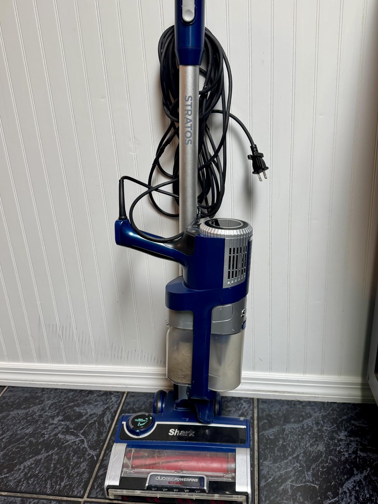 Shark Stratos | Corded Stick Vacuum Cleaner for Carpet & Hard Floors | Lightweight Hand Vacuum for Pet Hair with DuoClean PowerFins HairPro | Self-Cleaning Brushroll | 4 Accessories | Navy | HZ3002 customer photo 1