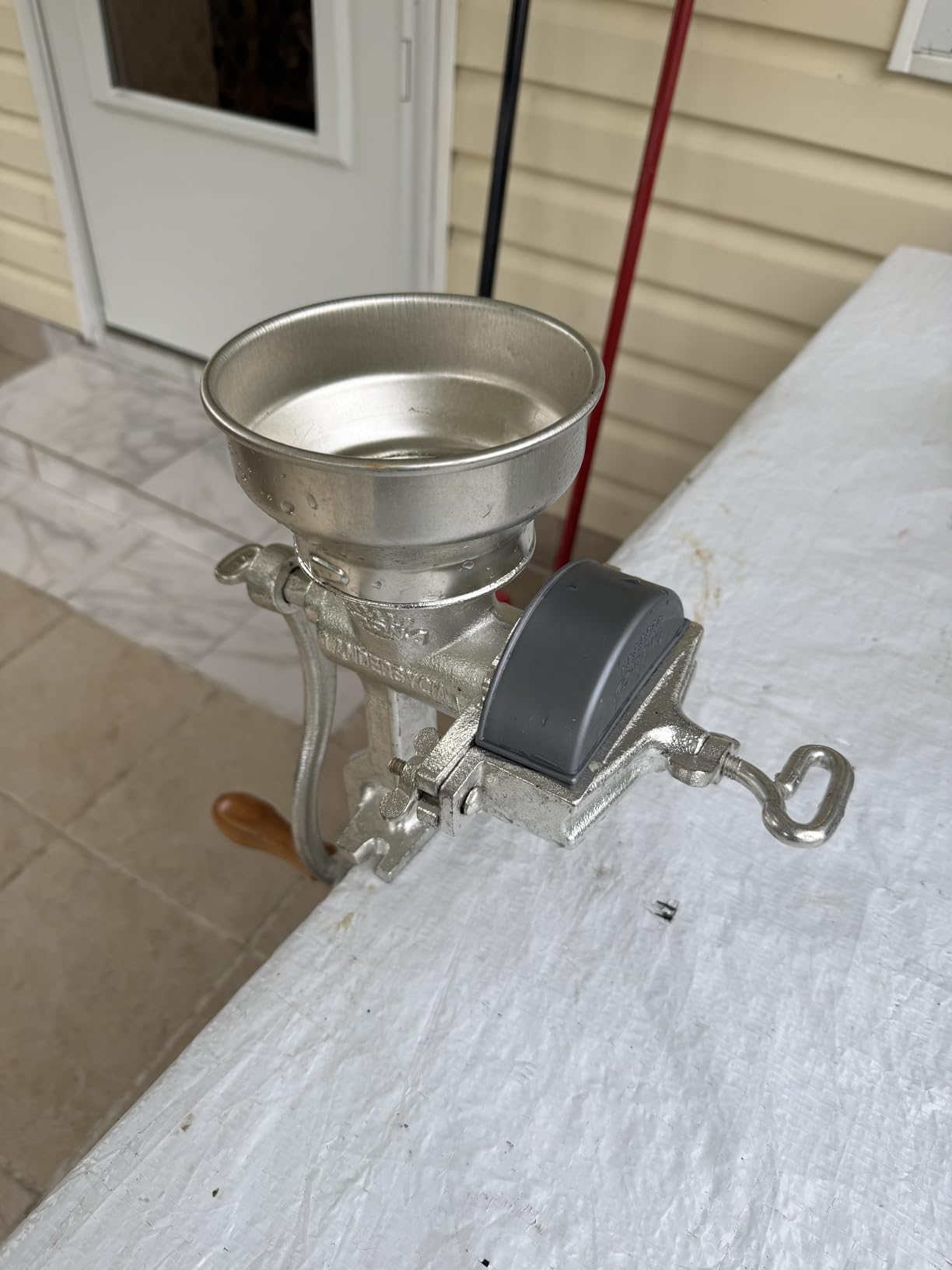 Corona Manual Grain Mill - Cast Iron Corn Grinder with Hand Crank customer photo 2