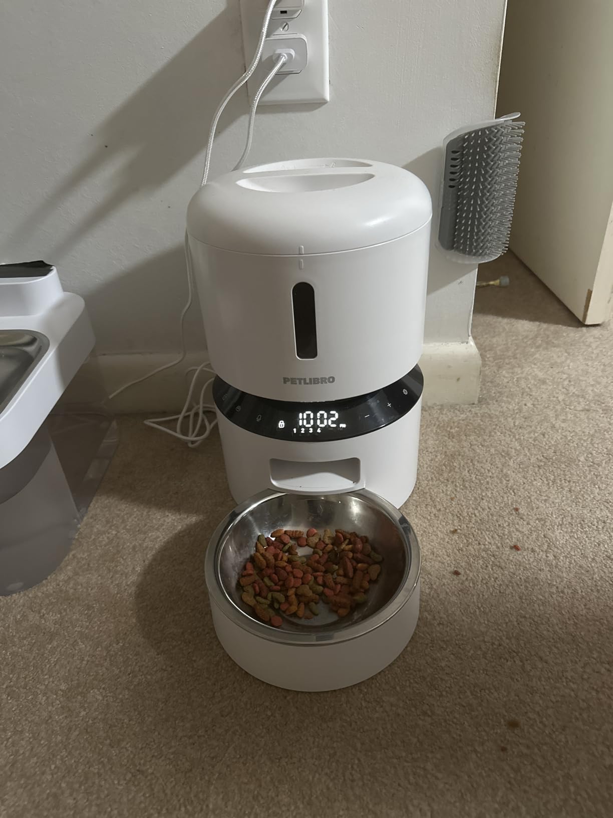 PETLIBRO Automatic Cat Feeder with Camera, 1080P HD Video with Night Vision, 5G WiFi Pet Feeder with 2-Way Audio, Low Food & Blockage Sensor, Motion & Sound Alerts for Cat & Dog Single Tray customer photo 2