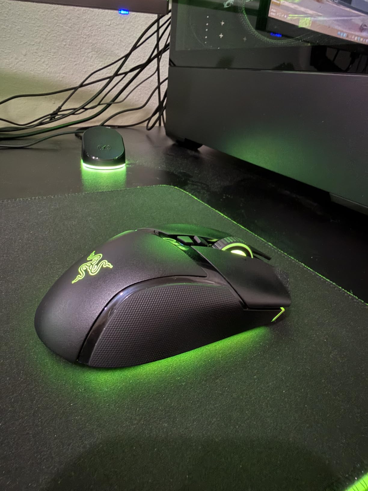 Razer Basilisk V3 Pro Wireless Gaming Mouse: HyperScroll Tilt Wheel - 30K DPI Optical Sensor - Gen-3 Optical Switches - 13-Zone Chroma RGB - 13 Programmable Controls - 3 Connection Modes - Black customer photo 1