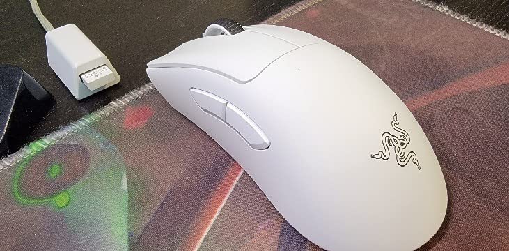 DeathAdder V3 Pro Wireless Gaming Mouse: 64g Lightweight Ergonomic - 30K DPI Optical Sensor - Gen-3 Optical Switches - 8 Programmable Controls - Up to 90 Hr Battery - White customer photo 1