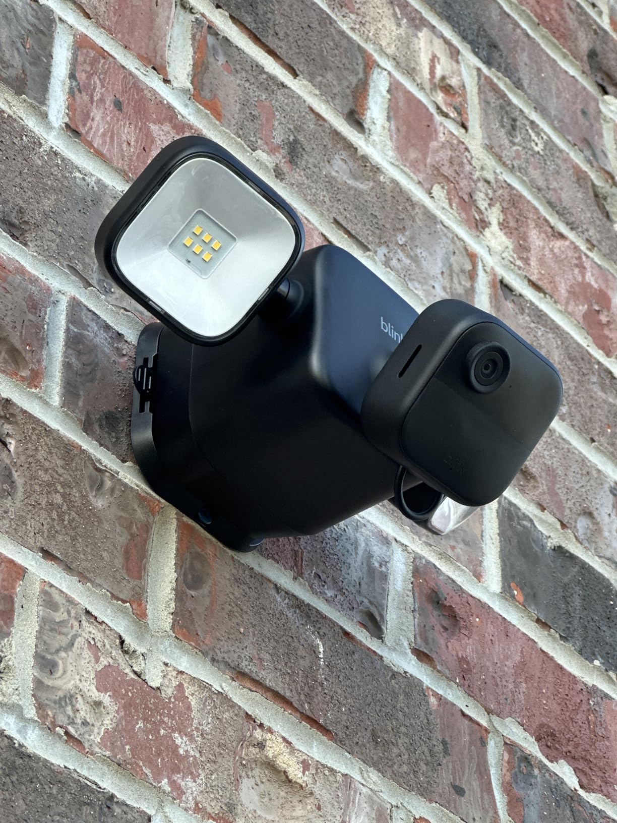 Blink Outdoor Floodlight Mount - Wire-free, 700 lumens, two-year battery life, set up in minutes customer photo 1