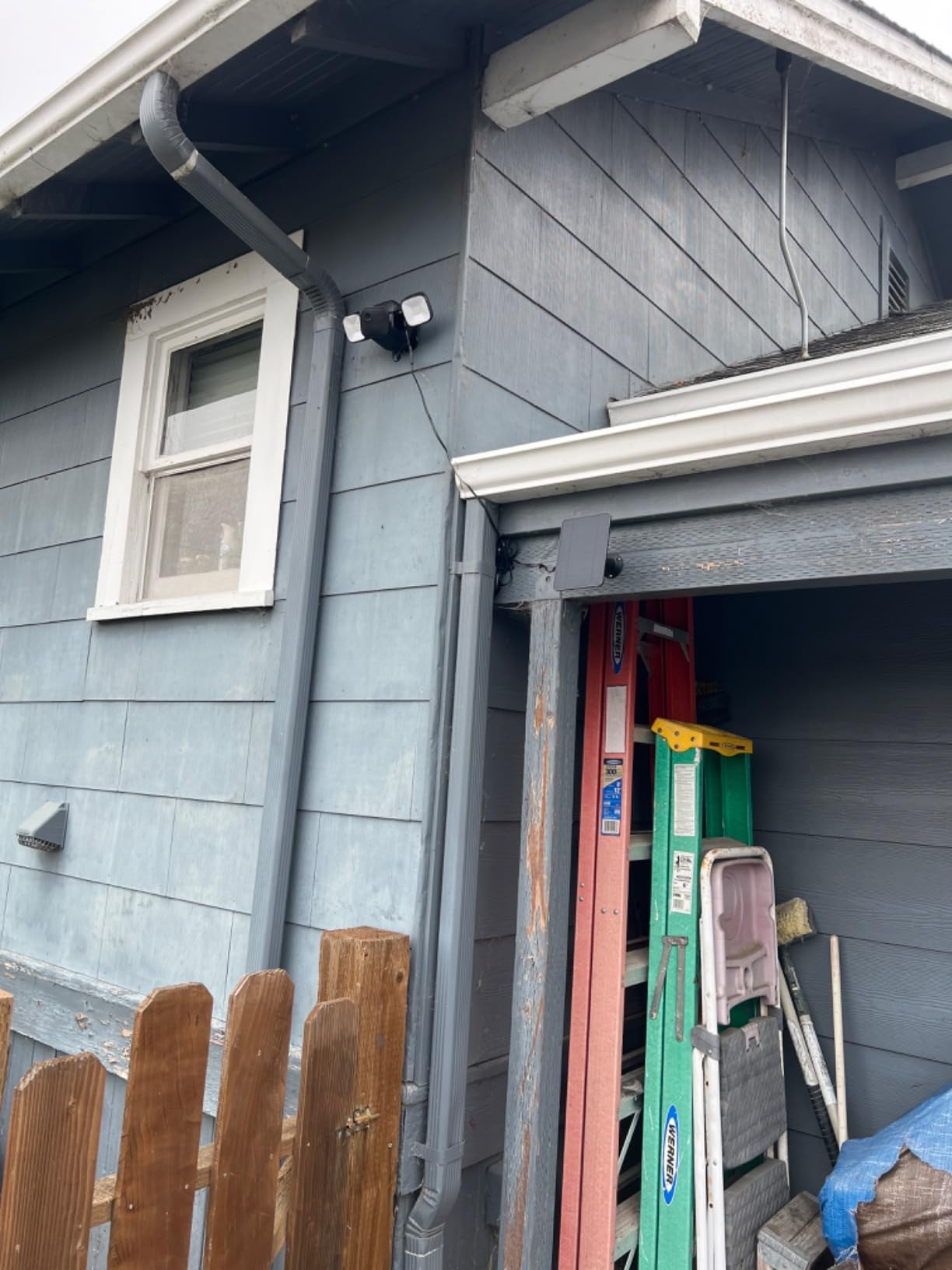 Blink Outdoor Floodlight Mount - Wire-free, 700 lumens, two-year battery life, set up in minutes customer photo 2