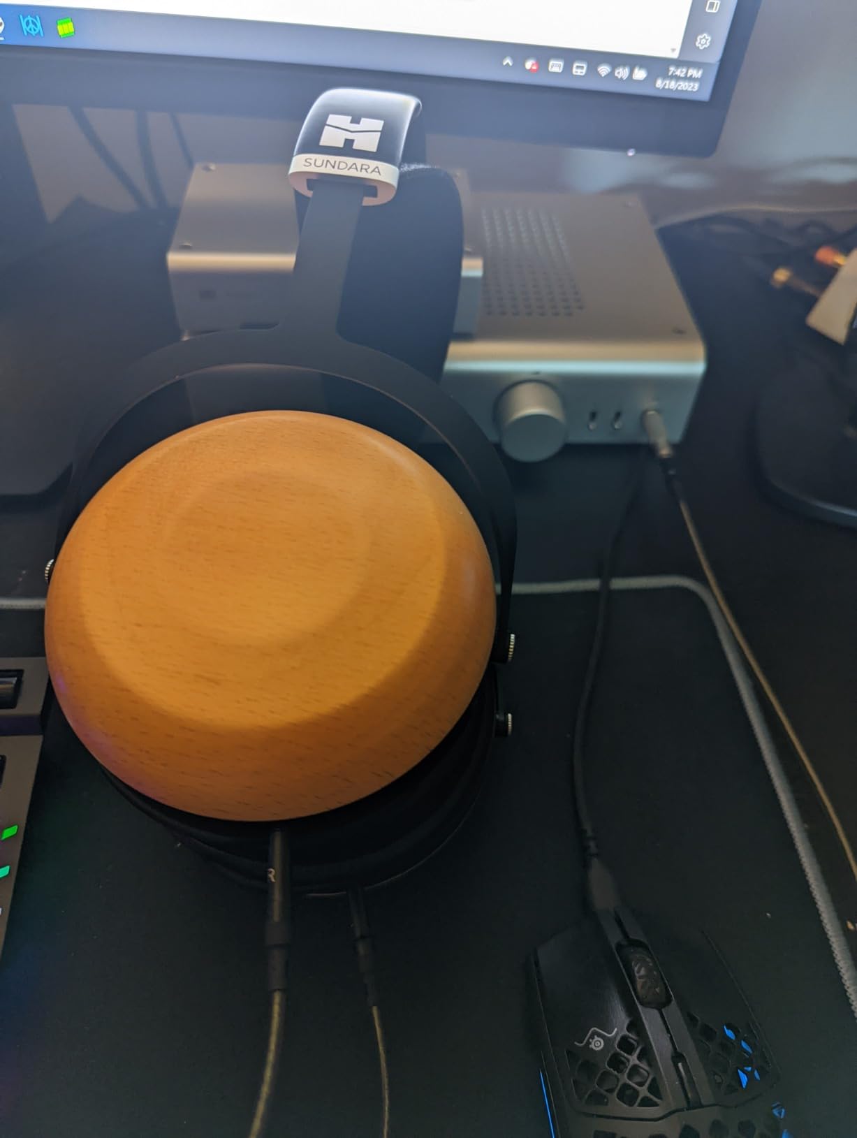HIFIMAN SUNDARA Closed-Back Over-Ear Planar Magnetic Wired Hi-Fi Headphones with Stealth Magnet Design, Detachable Cable, Wood Ear Cups customer photo 1