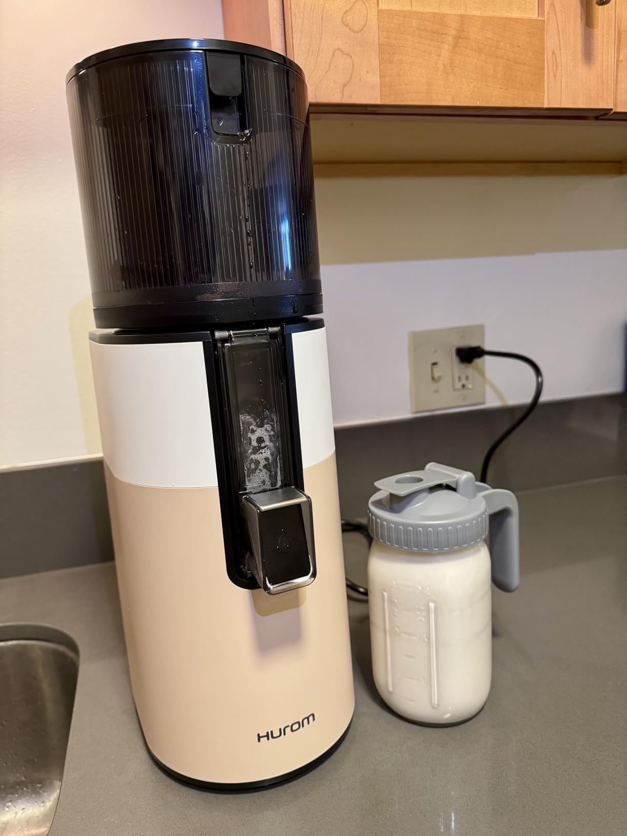 H400 Cold Press Juicer Machine, Award Winning Masticating Slow Juicer, Easy to Clean, Strainer & Hands Free with Self Feeding, Wide Mouth Hopper, Easy Assembly (Matte Black) customer photo 2