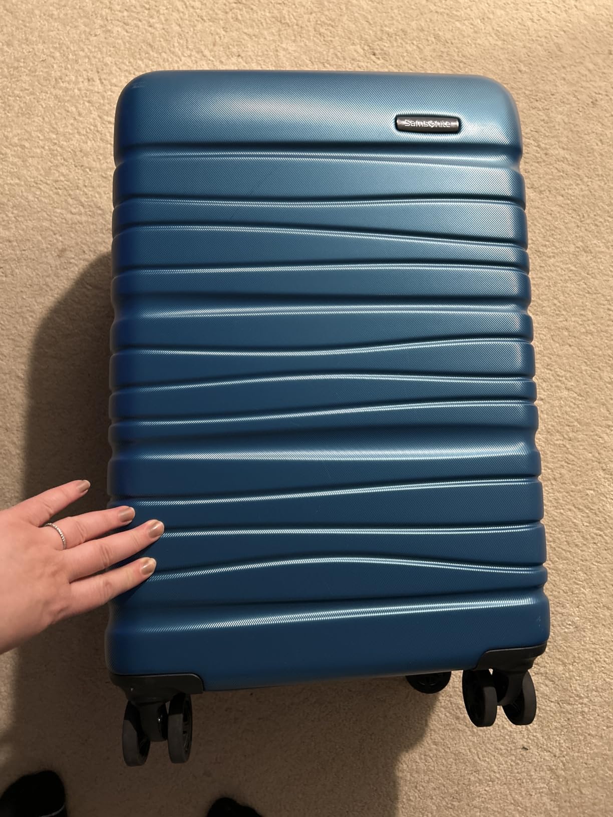 Evolve SE Hardside Expandable Luggage, Bass Black, Large Spinner customer photo 1
