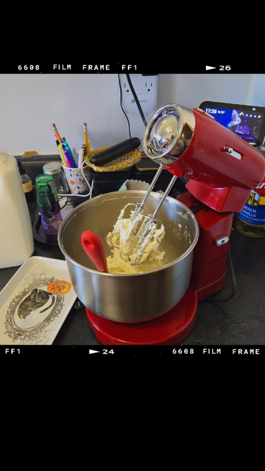 OVENTE Electric Stand Mixer with 3.5 Quarts Stainless Steel Mixing Bowl, 5 Speed Portable and Lightweight 250W Kitchen Mixer for Everyday Use, Includes 2 Egg Beater Whisk and Dough Hook Black SM680B customer photo 1
