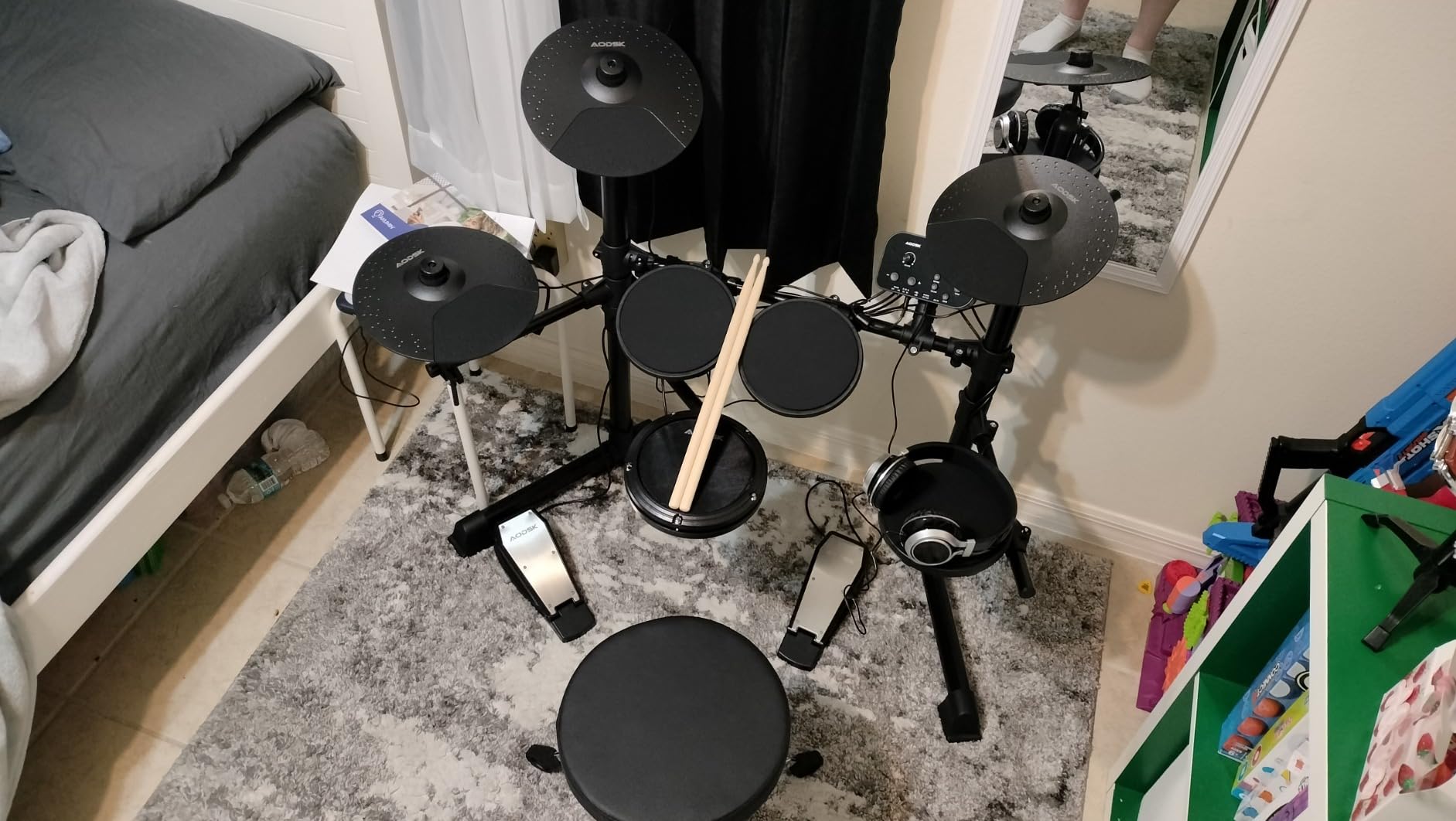AODSK Electric Drum Set for Beginner with 150 Sounds,4 Quiet Drum Pads,2 Pedal,Throne,Sticks,Electronic Drum with Headphone,AED-400 customer photo 2