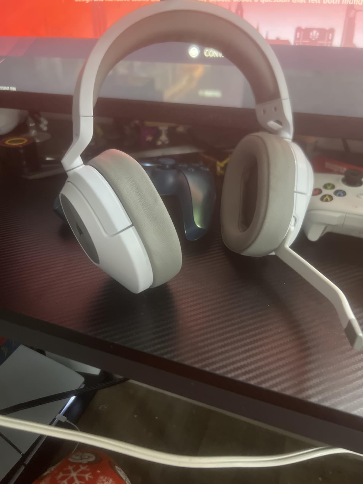 HS55 Wireless Multiplatform Lightweight Gaming Headset with Bluetooth - Dolby 7.1 Surround Sound - iCUE Compatible - PC, PS5, PS4, Nintendo Switch, Mobile - Black customer photo 1