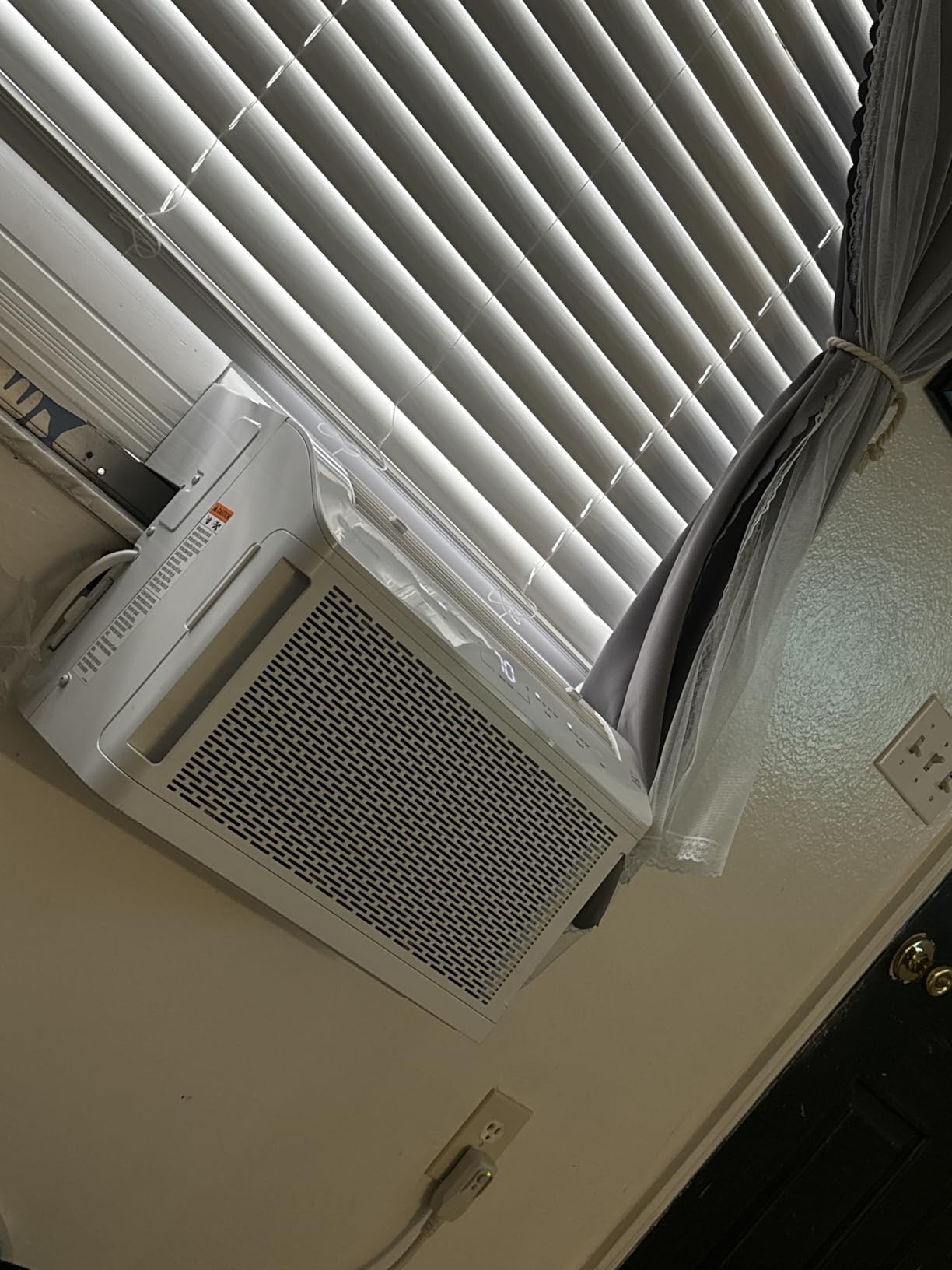 GE Profile ClearView Inverter Window Air Conditioner 10,300 BTU, Ultra Quiet, Full Window View, Cools Up to 450 Sq Ft, Energy Star, WiFi Smart, Remote customer photo 1