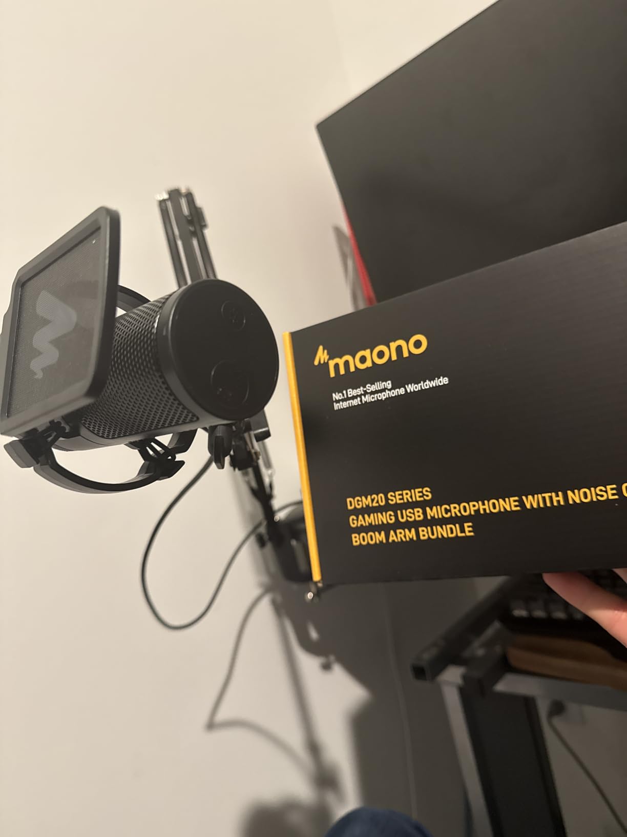 MAONO USB Gaming Microphone, Noise Cancellation Condenser Mic with Mute, Gain, Monitoring, Boom Arm Mic for Streaming, Podcast, Twitch, YouTube, Discord, PC, Computer, PS4, PS5, Mac, GamerWave DGM20S customer photo 1