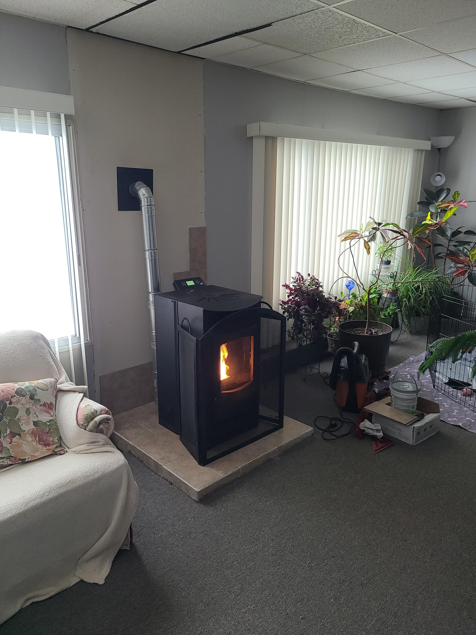 Castle 41278 Serenity Pellet Stove, 1,500 sq ft Heating Capability, Smart Controller, 40lb Hopper, Black customer photo 2