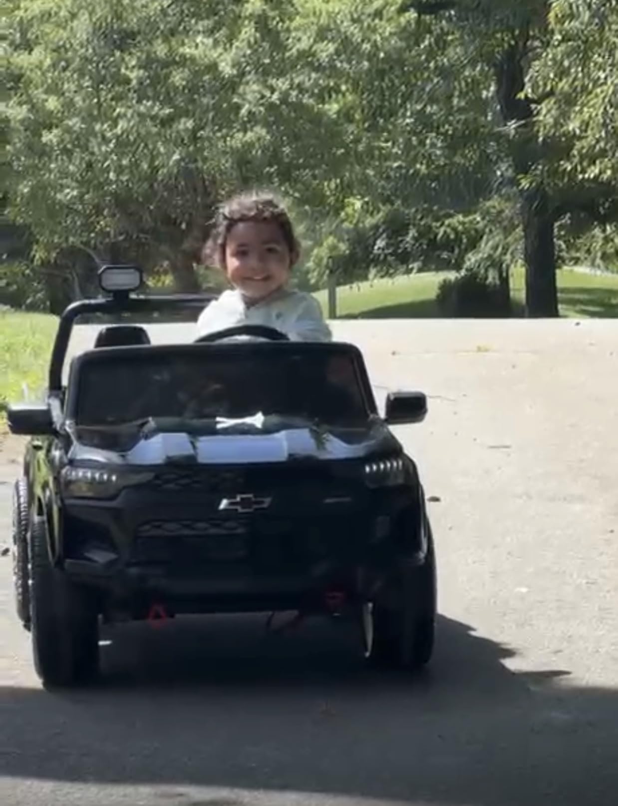Kids Electric Car 24V, 2 Seater Ride on Car for Kids Electric Vehicles with Parent Remote, 4WD Licensed Chevrolet Colorado with Music, Alarm Lights, Megaphone (Gray) customer photo 1