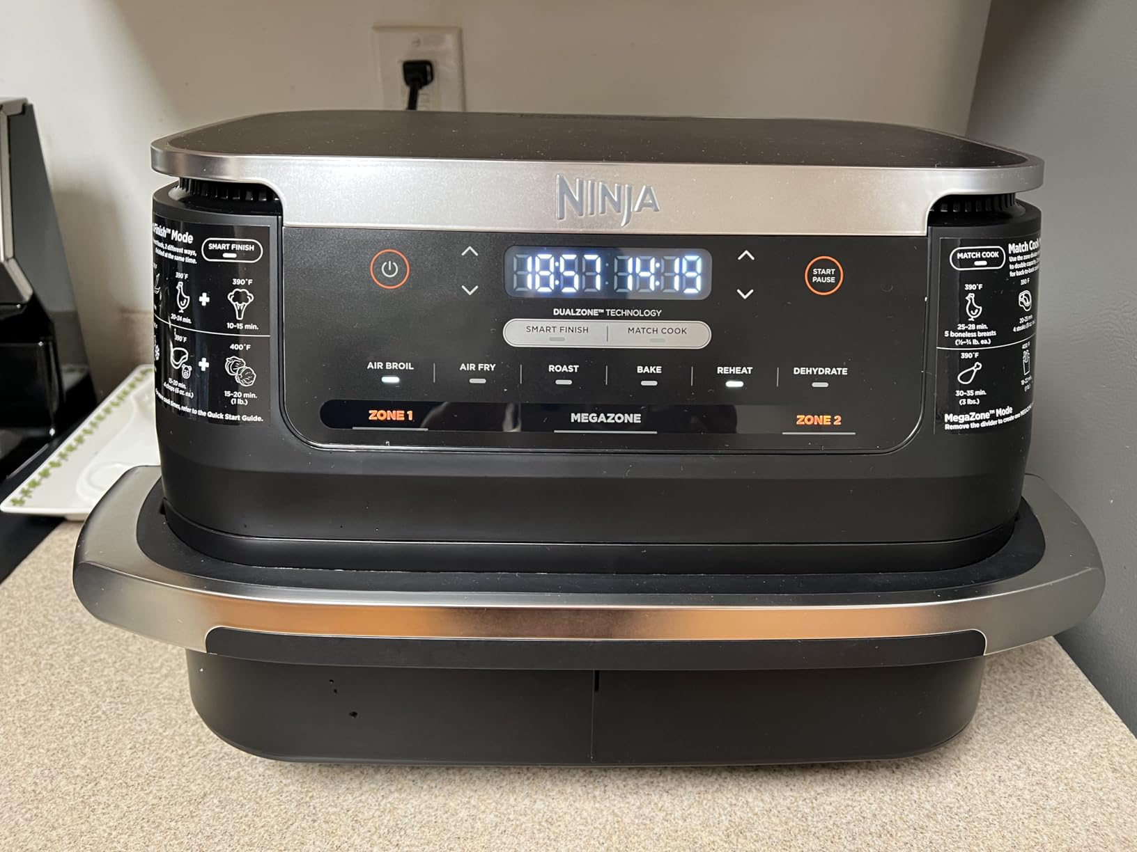 Ninja Foodi Air Fryer | 6-in-1 with 7-QT MegaZone & Basket Divider for Large Proteins & Full Meals | Cook 2 Foods at Once | 450 F | Air Fry, Roast, Broil, Dehydrate, Keep Warm & Bake | Black | DZ071 customer photo 2