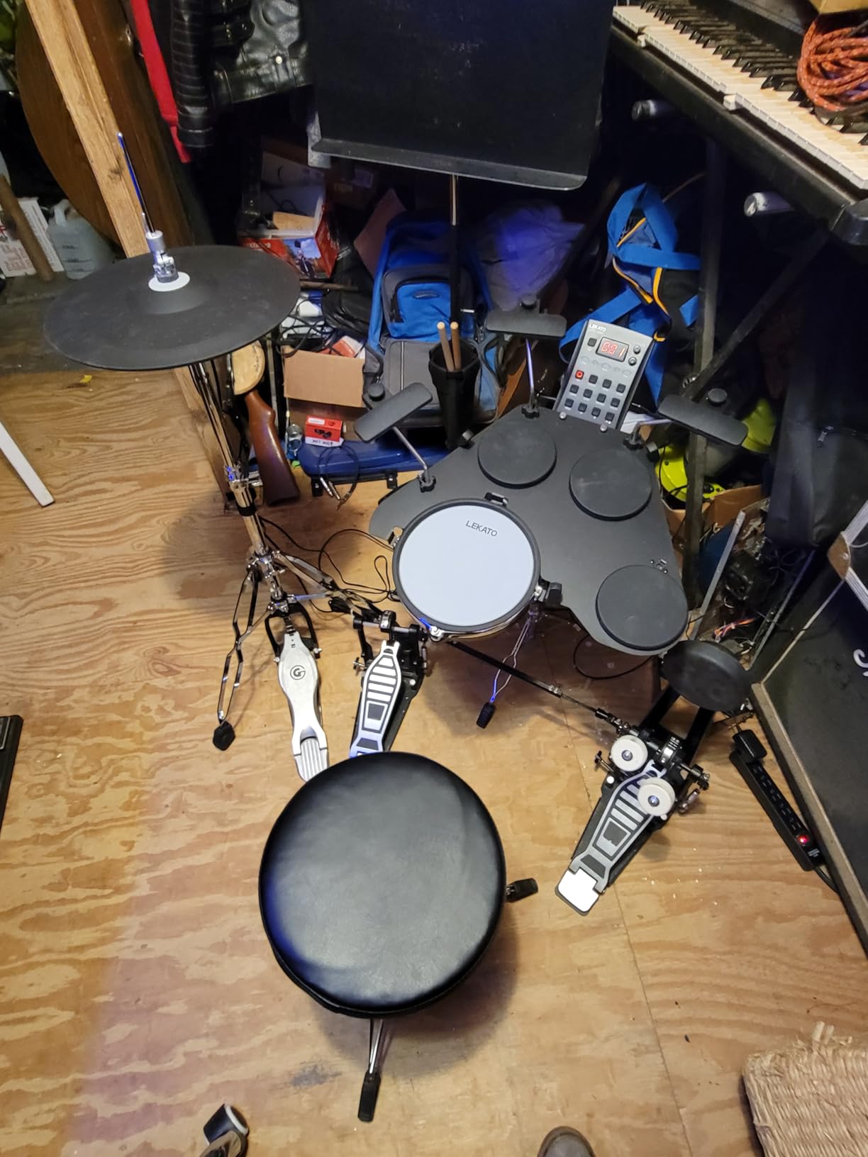 LEKATO Electronic Drum Set, Portable Electric Drum Set for Beginner with Quiet Mesh Snare Drum Pads, 220+ Sounds, USB MIDI, 2 Switch Pedal, Electric Drum Kit with Sticks, Travel Bag customer photo 1