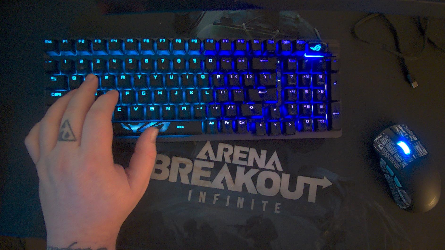 ASUS ROG Strix Scope II 96 Wireless Mechanical Gaming Keyboard - 96% Full-Size, Tri-Mode Connectivity, Hot Swappable Pre-lubed ROG NX Snow Linear Switches, PBT Keycaps, RGB customer photo 1